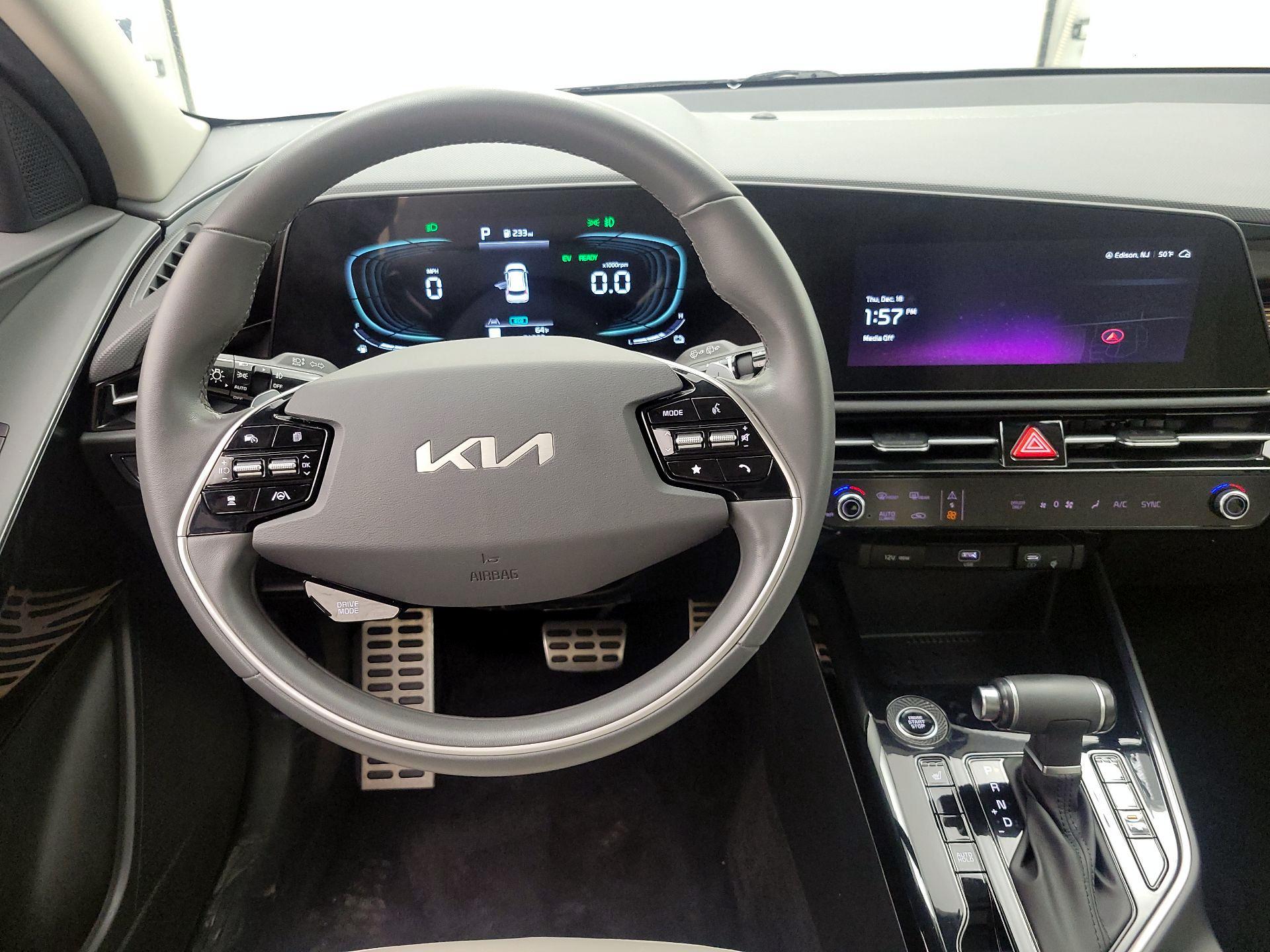 Thumbnail: 2023 Kia Niro - 10
