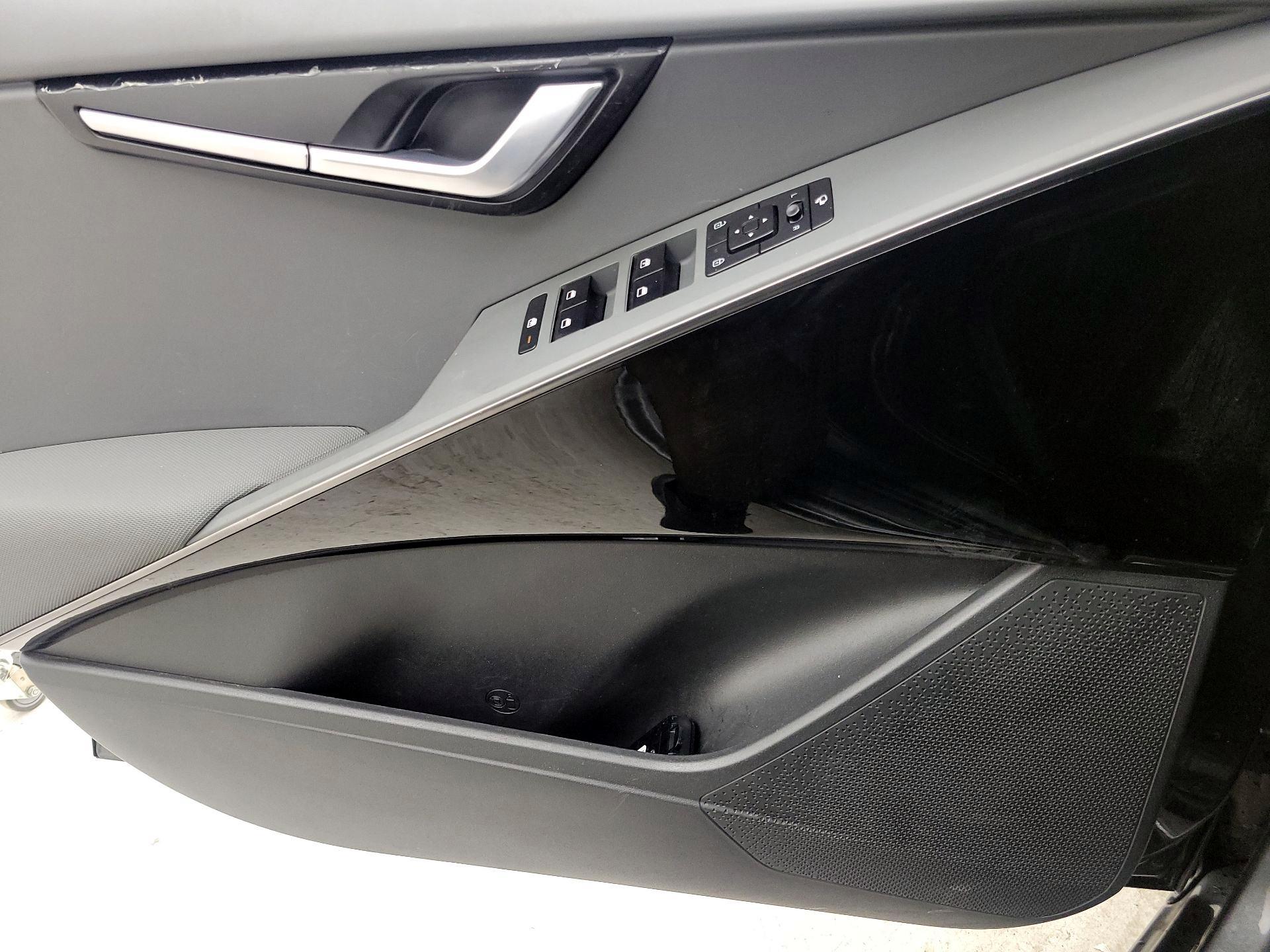 Thumbnail: 2023 Kia Niro - 12