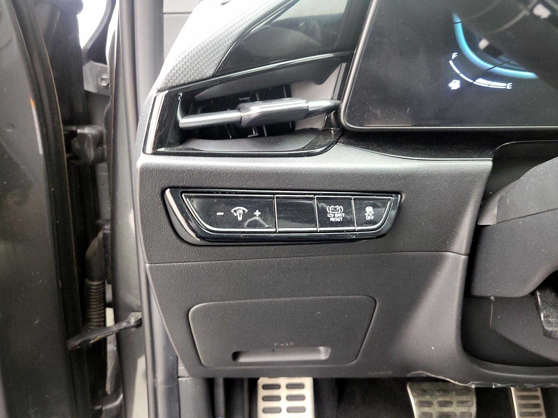 Thumbnail: 2023 Kia Niro - 13