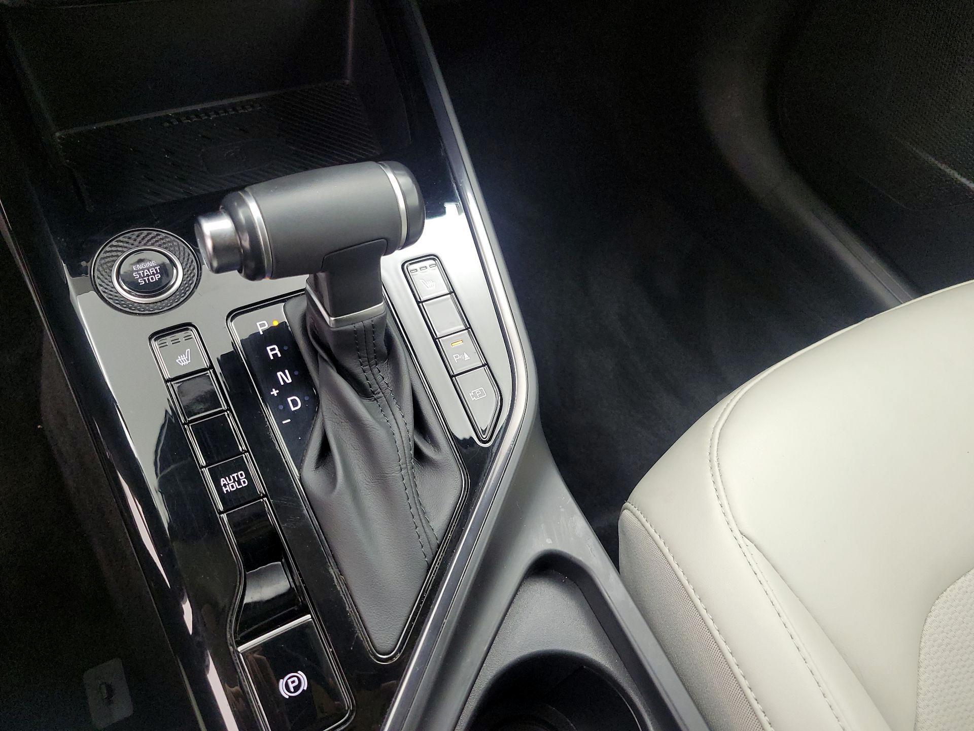 Thumbnail: 2023 Kia Niro - 17