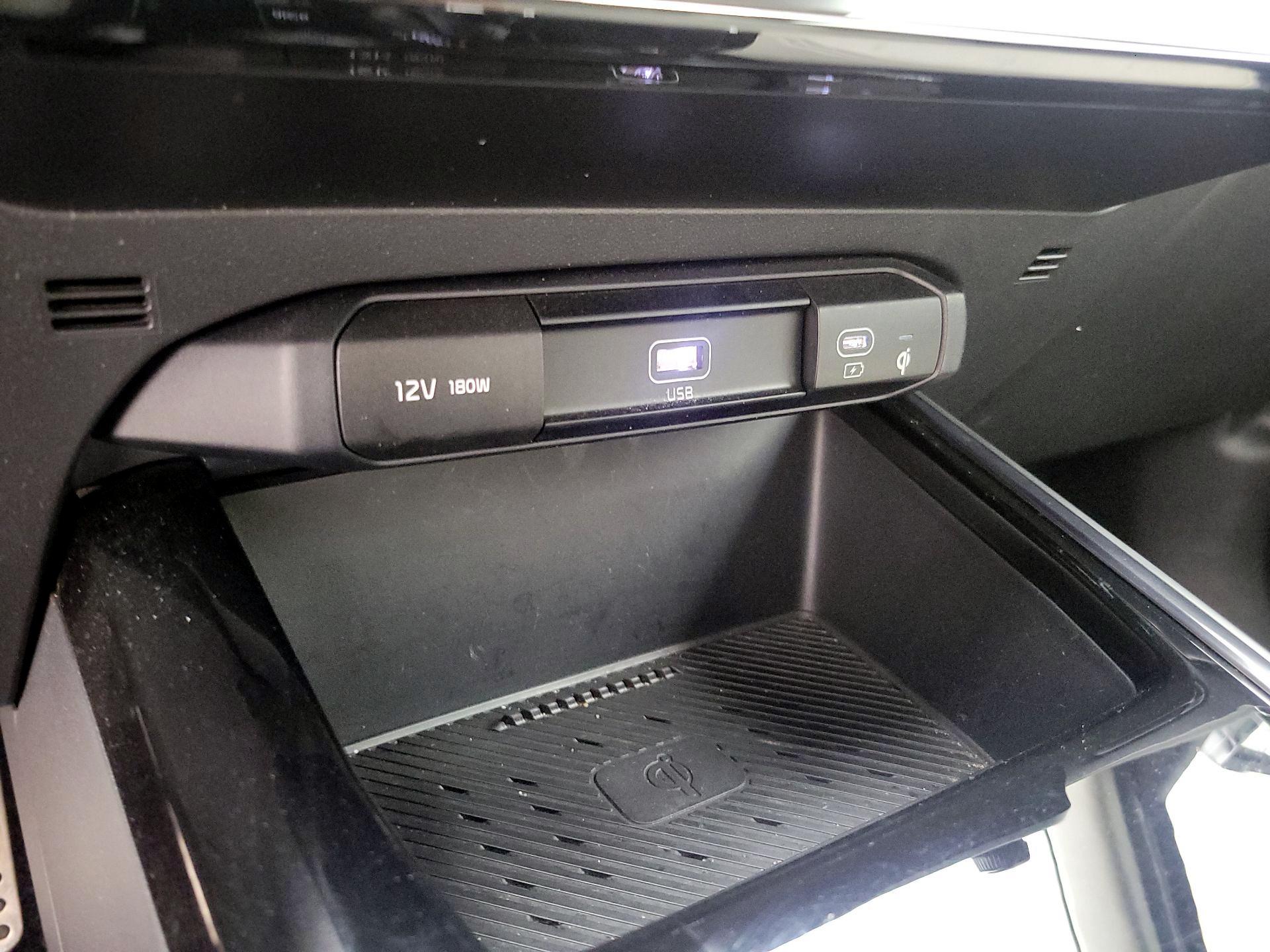 Thumbnail: 2023 Kia Niro - 18