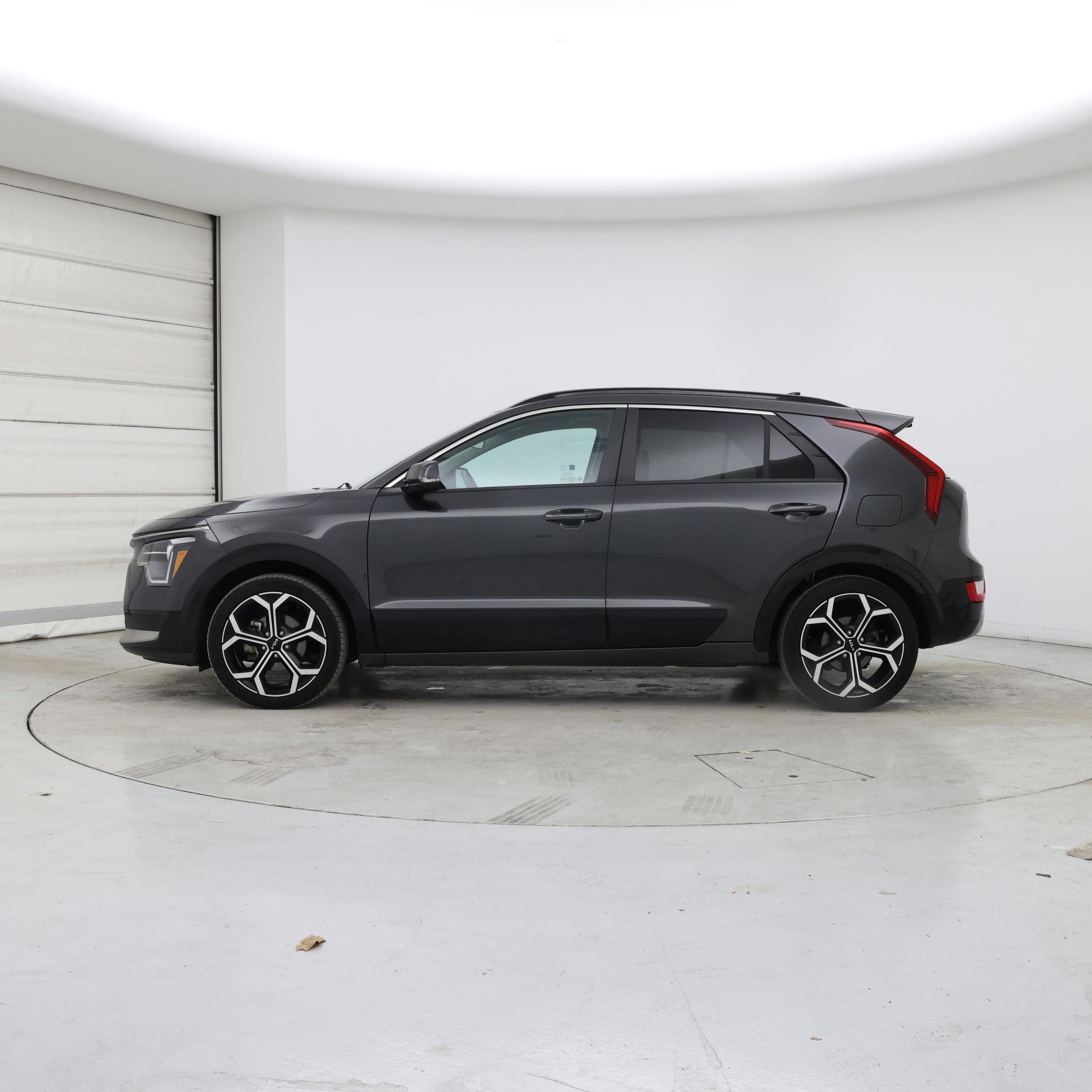 Thumbnail: 2023 Kia Niro - 3