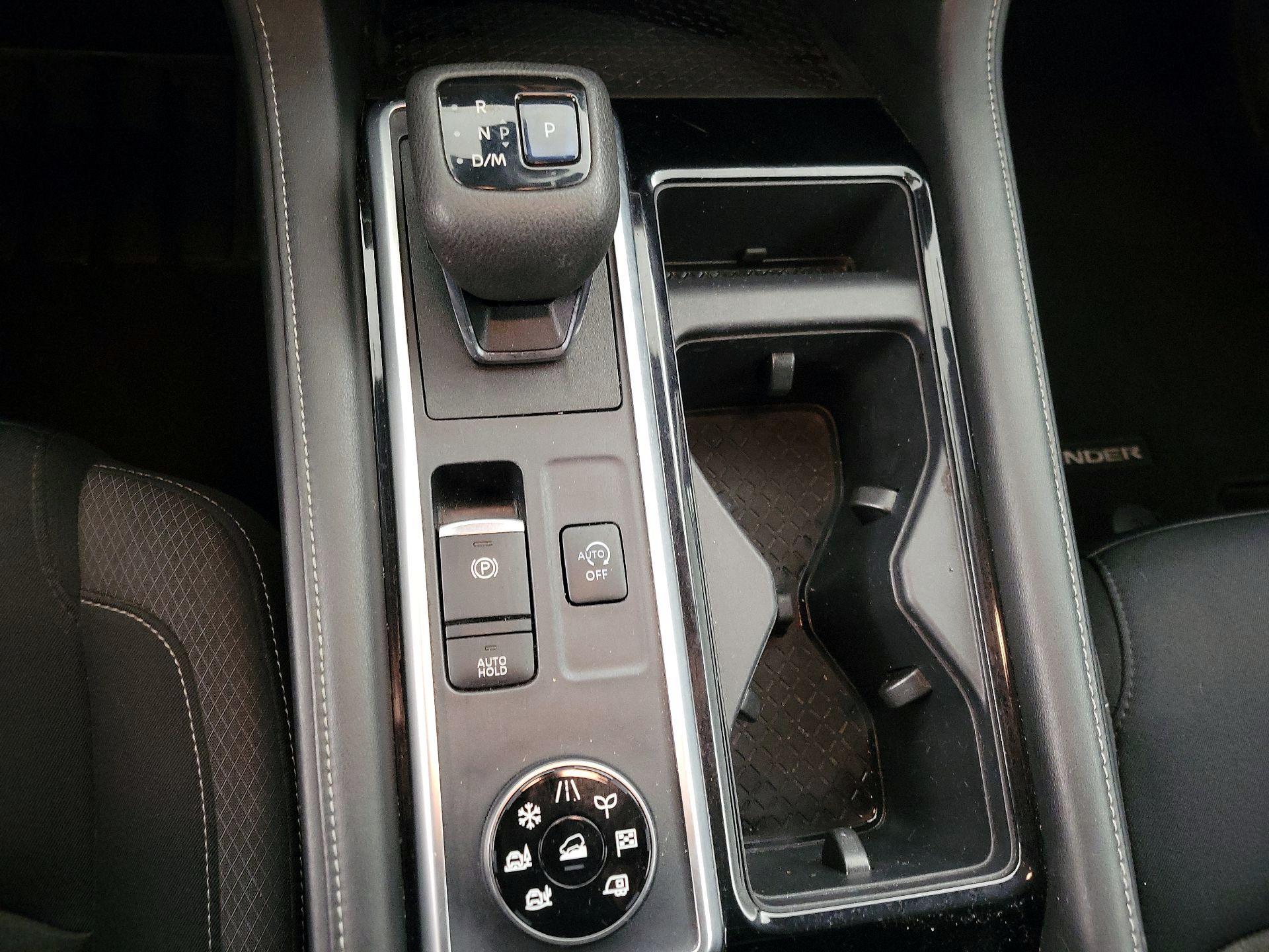 Thumbnail: 2022 Nissan Pathfinder - 17