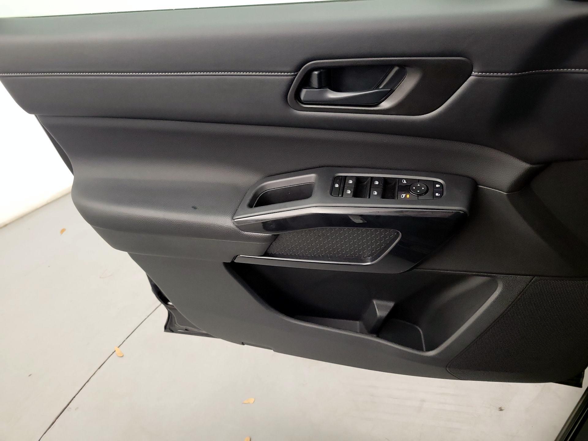 Thumbnail: 2024 Nissan Pathfinder - 10