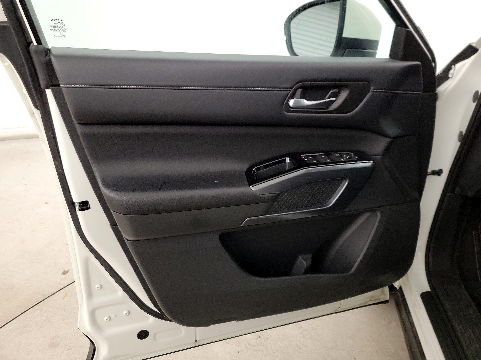 Thumbnail: 2023 Nissan Pathfinder - 12