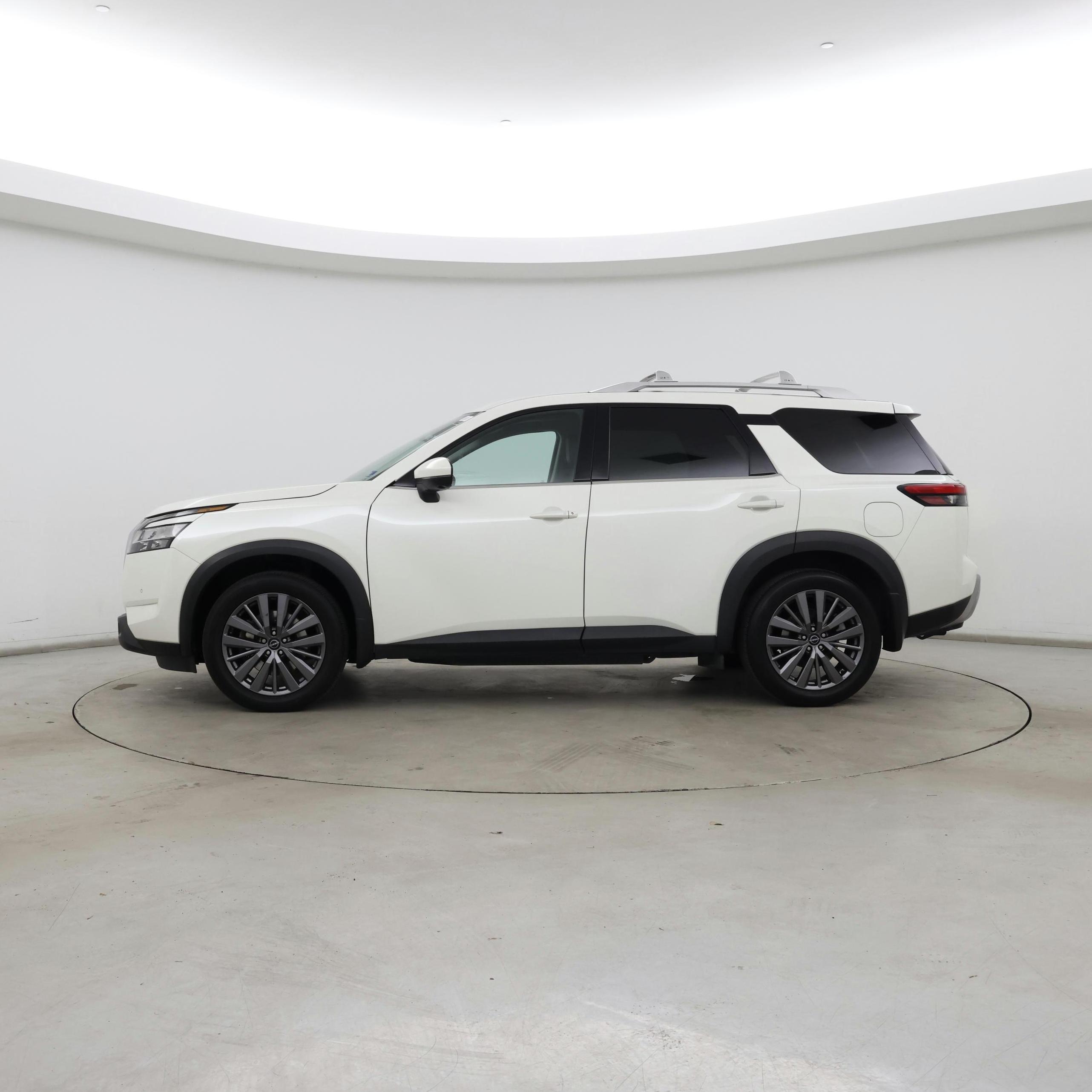 Thumbnail: 2023 Nissan Pathfinder - 3