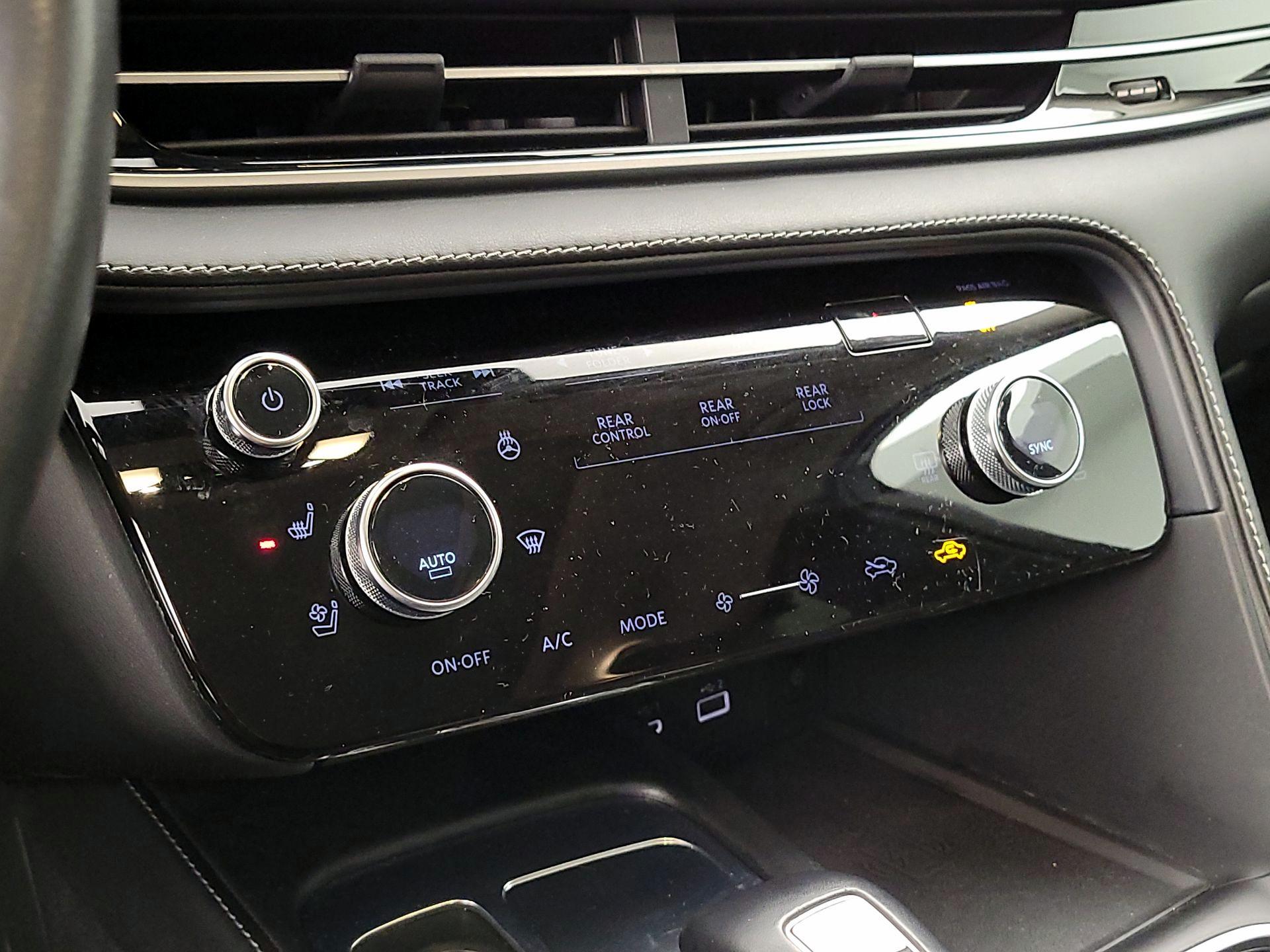 Thumbnail: 2023 INFINITI QX60 - 16