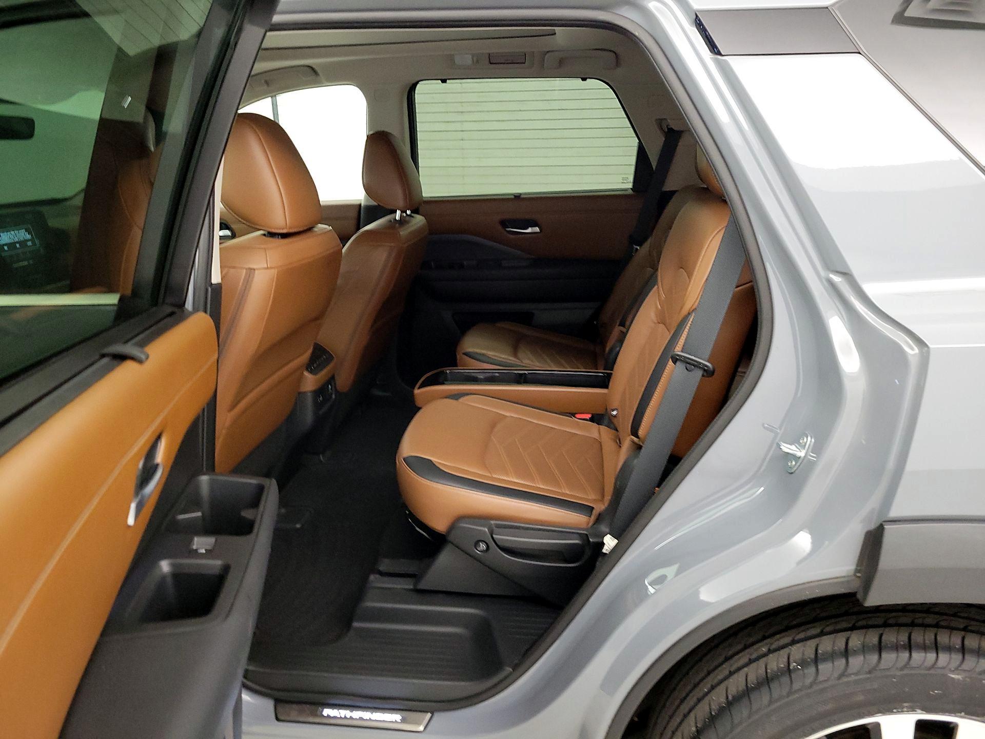 Thumbnail: 2023 Nissan Pathfinder - 20