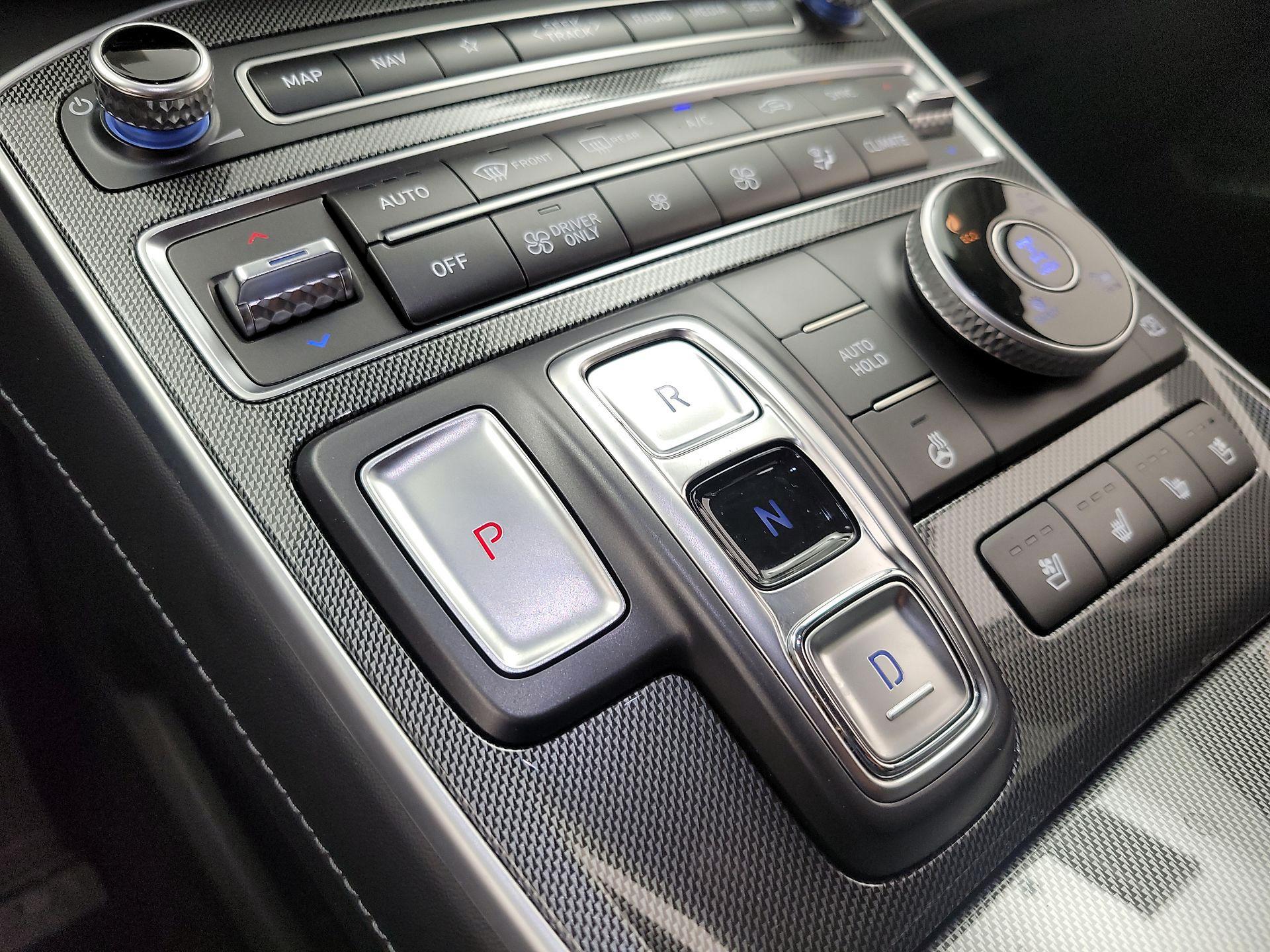 Thumbnail: 2022 Hyundai Santa Fe - 17