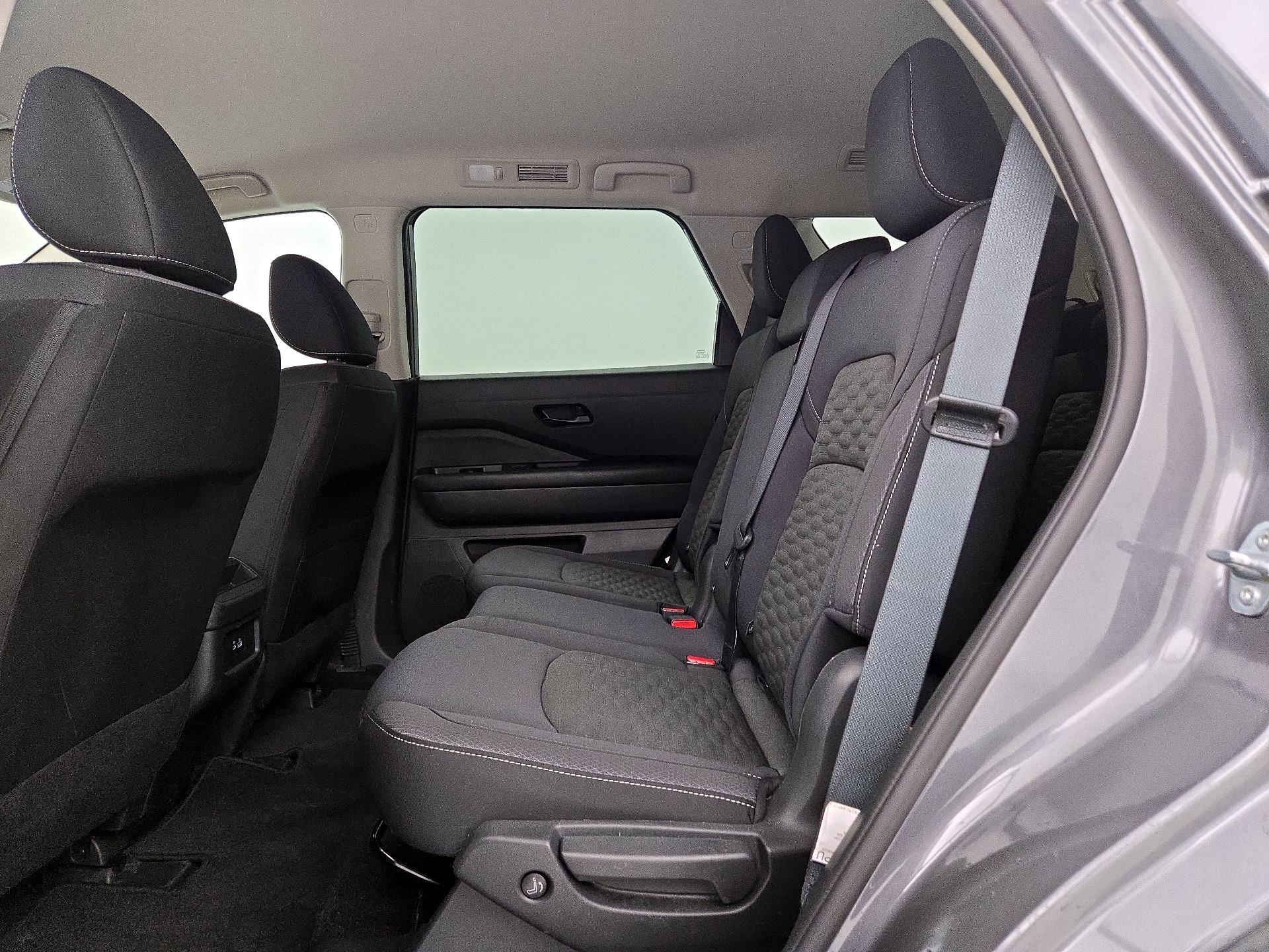 Thumbnail: 2024 Nissan Pathfinder - 18