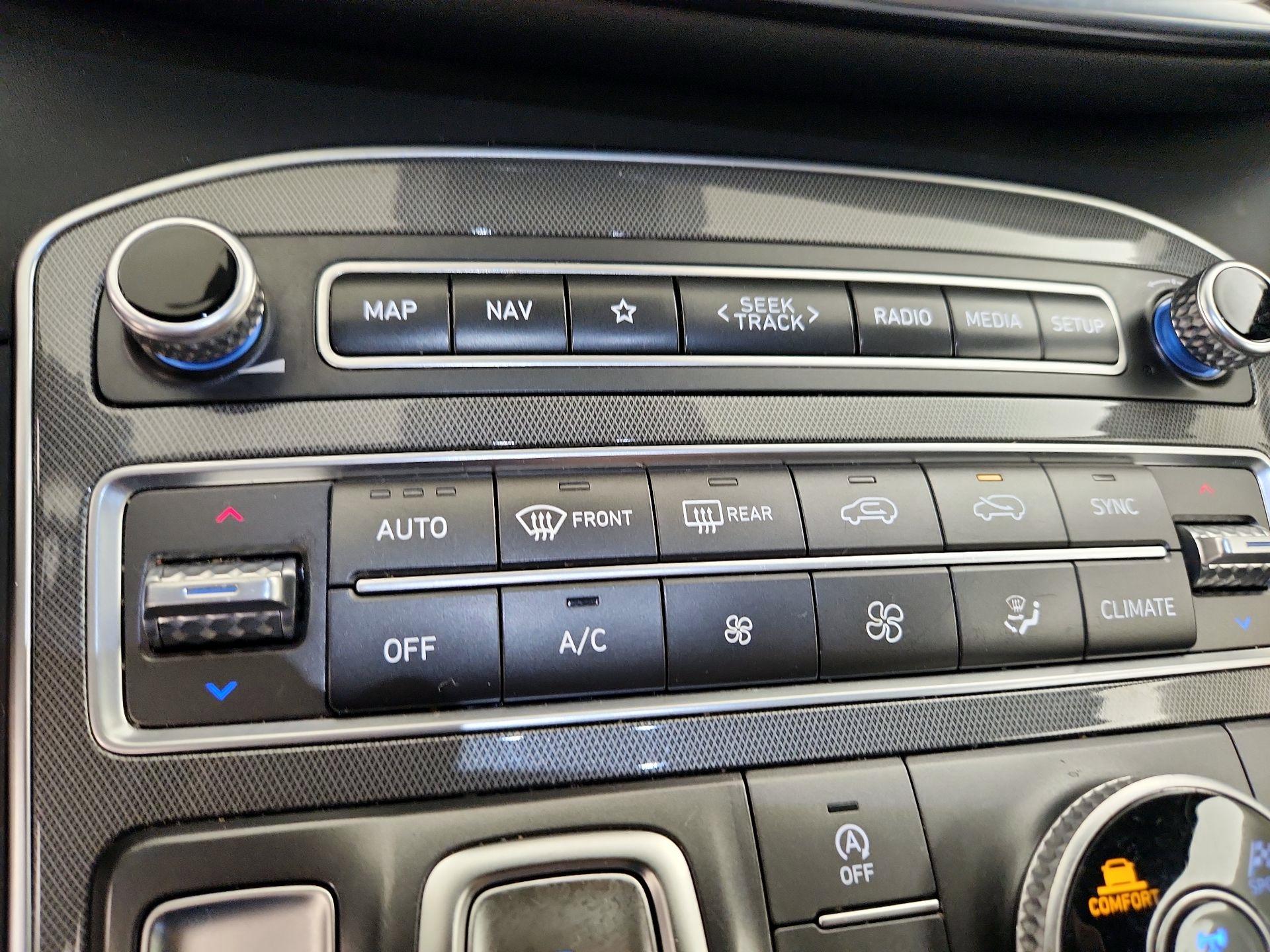 Thumbnail: 2023 Hyundai Santa Fe - 17