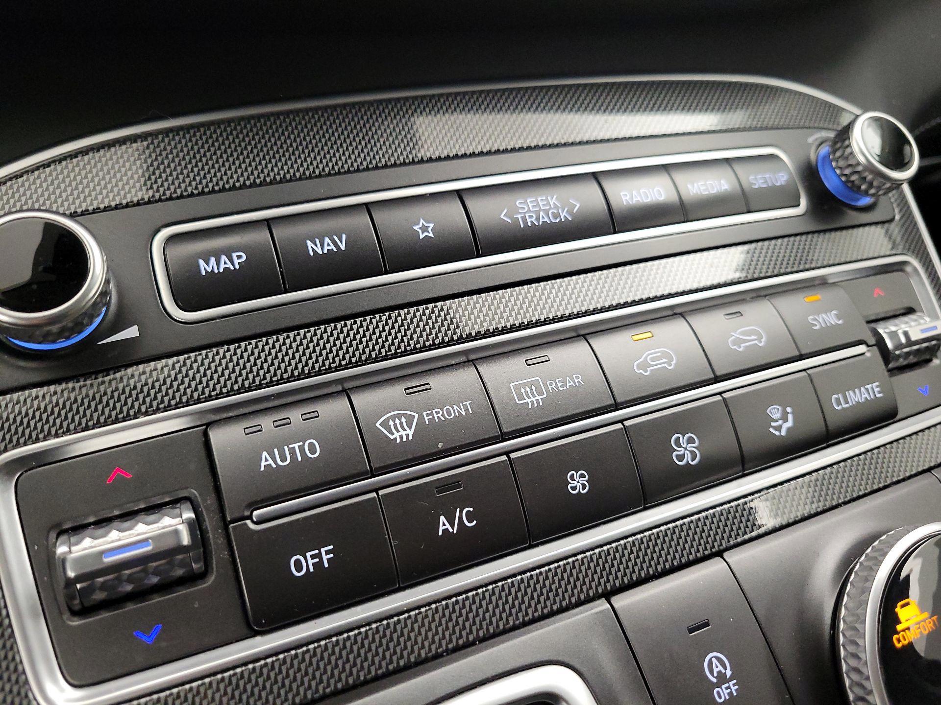 Thumbnail: 2022 Hyundai Santa Fe - 17