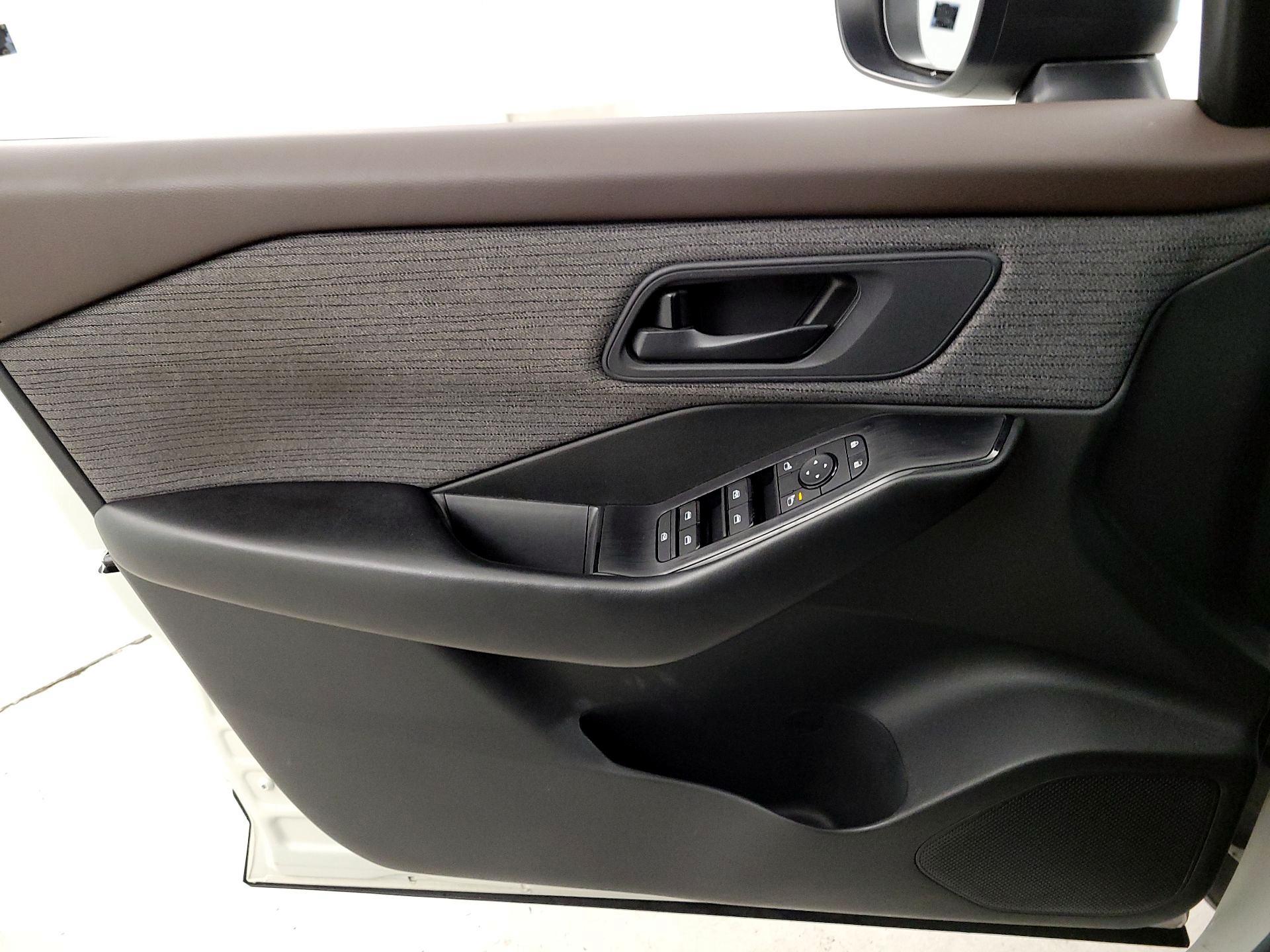 Thumbnail: 2023 Nissan Rogue - 12