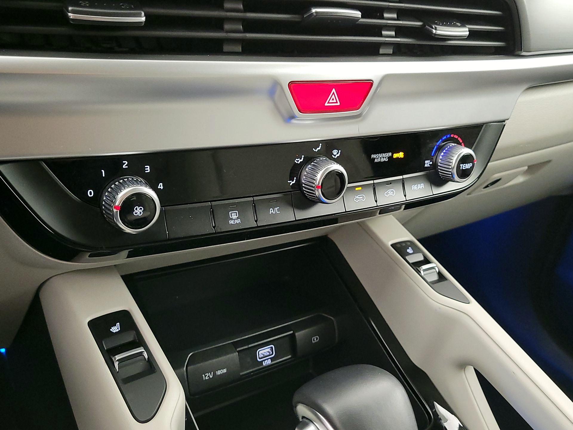 Thumbnail: 2020 Kia Telluride - 16