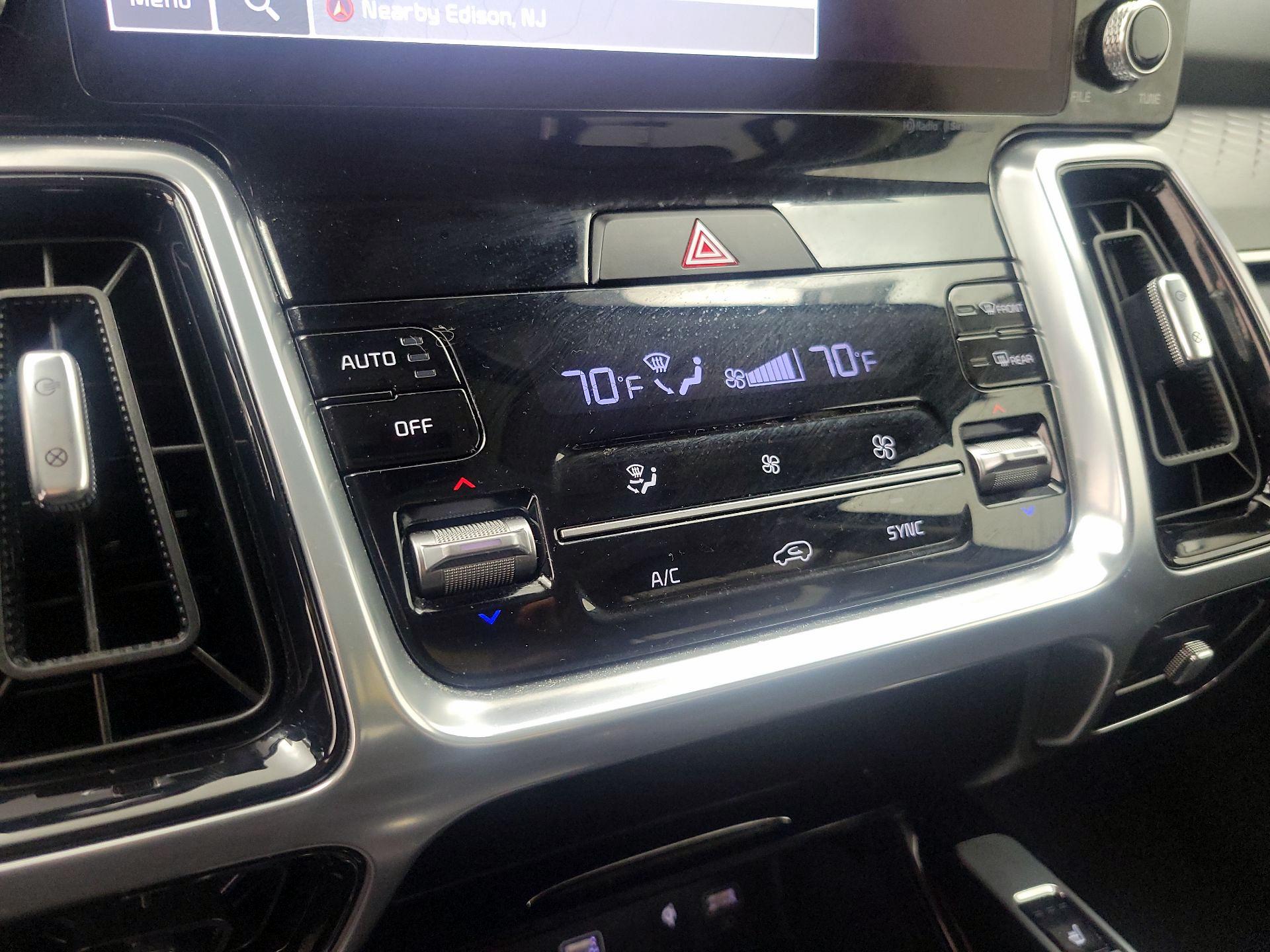 Thumbnail: 2023 Kia Sorento - 17