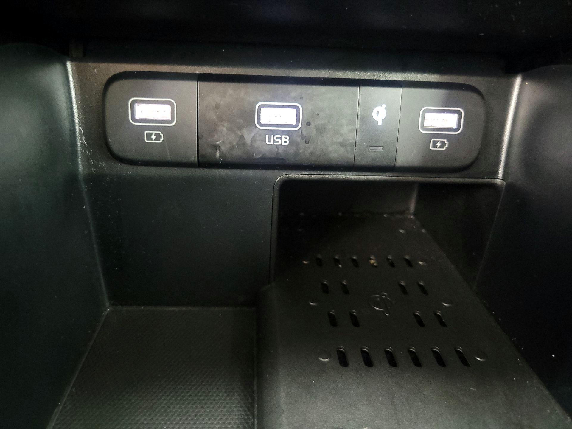 Thumbnail: 2023 Kia Sorento - 19