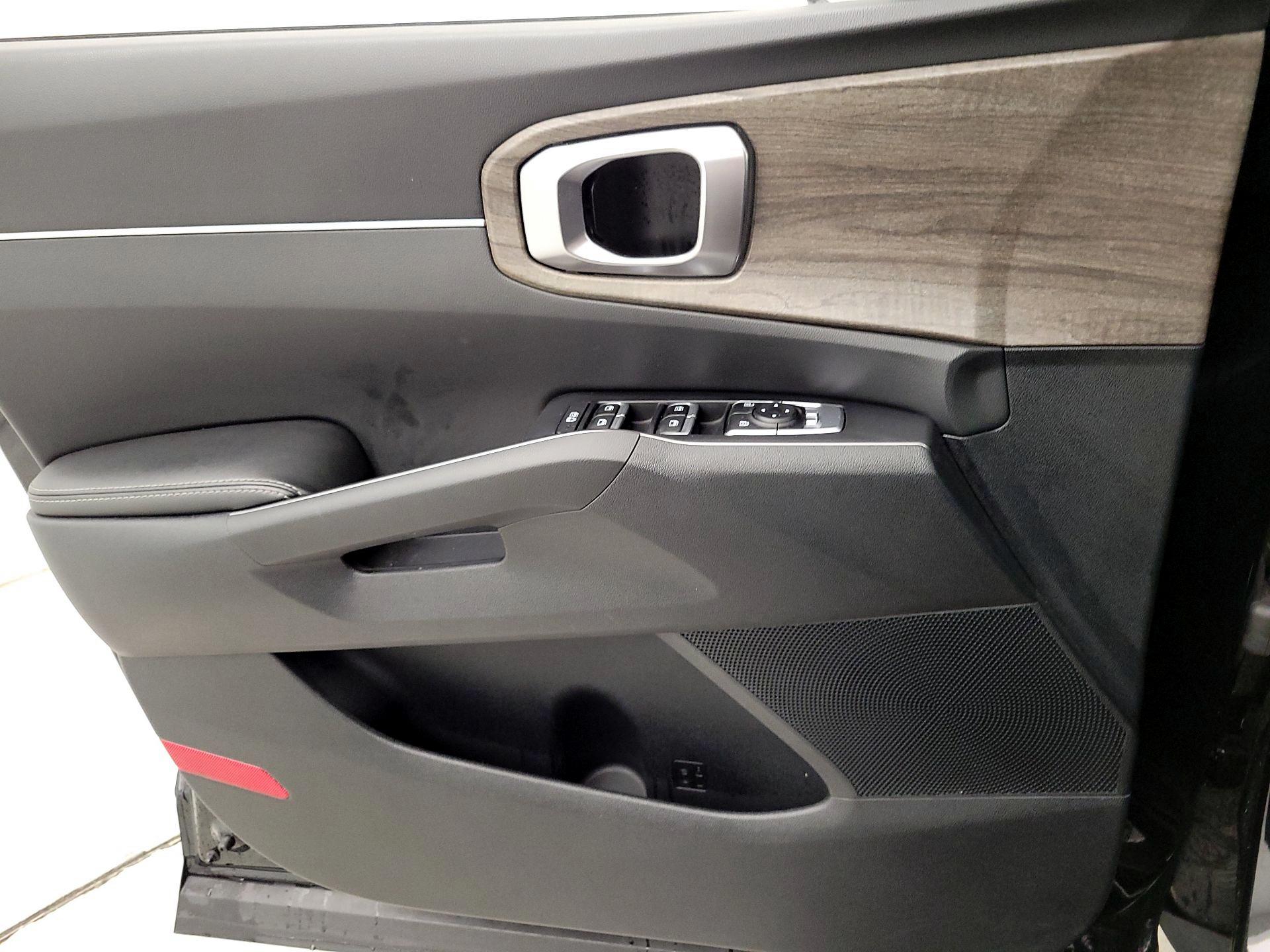 Thumbnail: 2022 Kia Sorento - 12