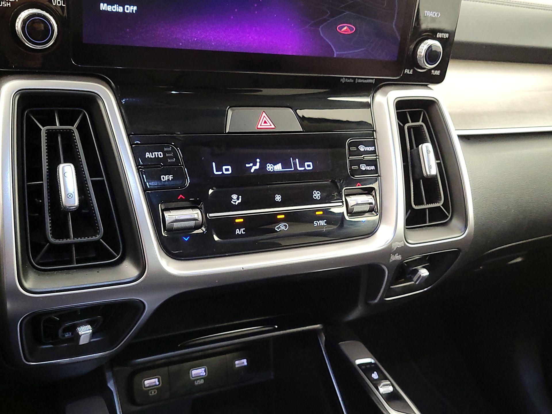 Thumbnail: 2022 Kia Sorento - 16