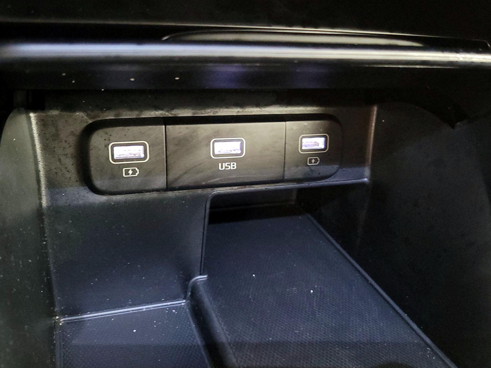 Thumbnail: 2022 Kia Sorento - 18