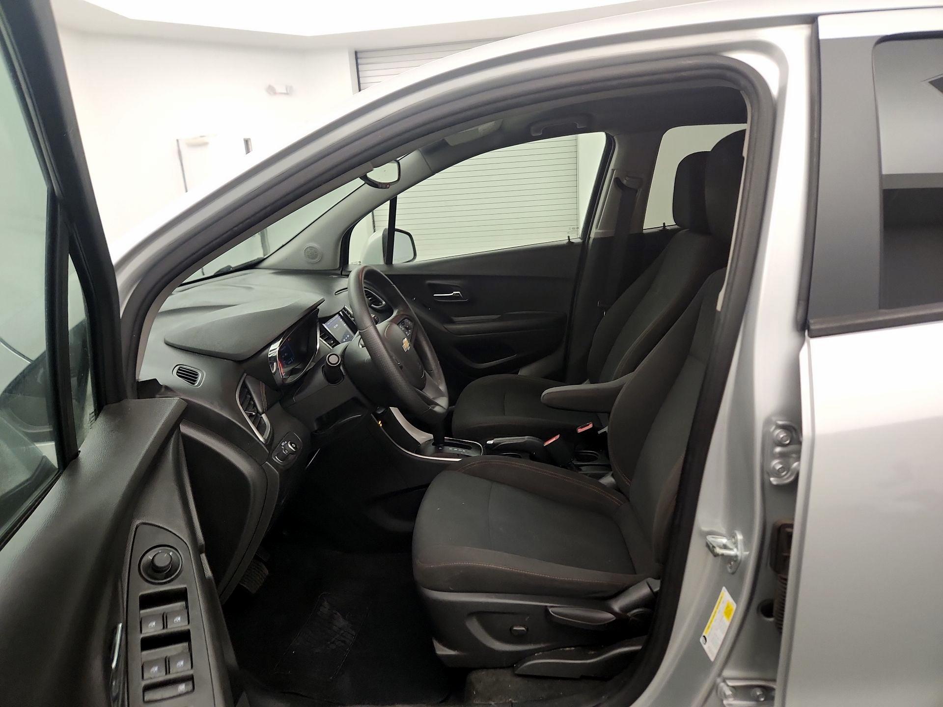 Thumbnail: 2021 Chevrolet Trax - 9