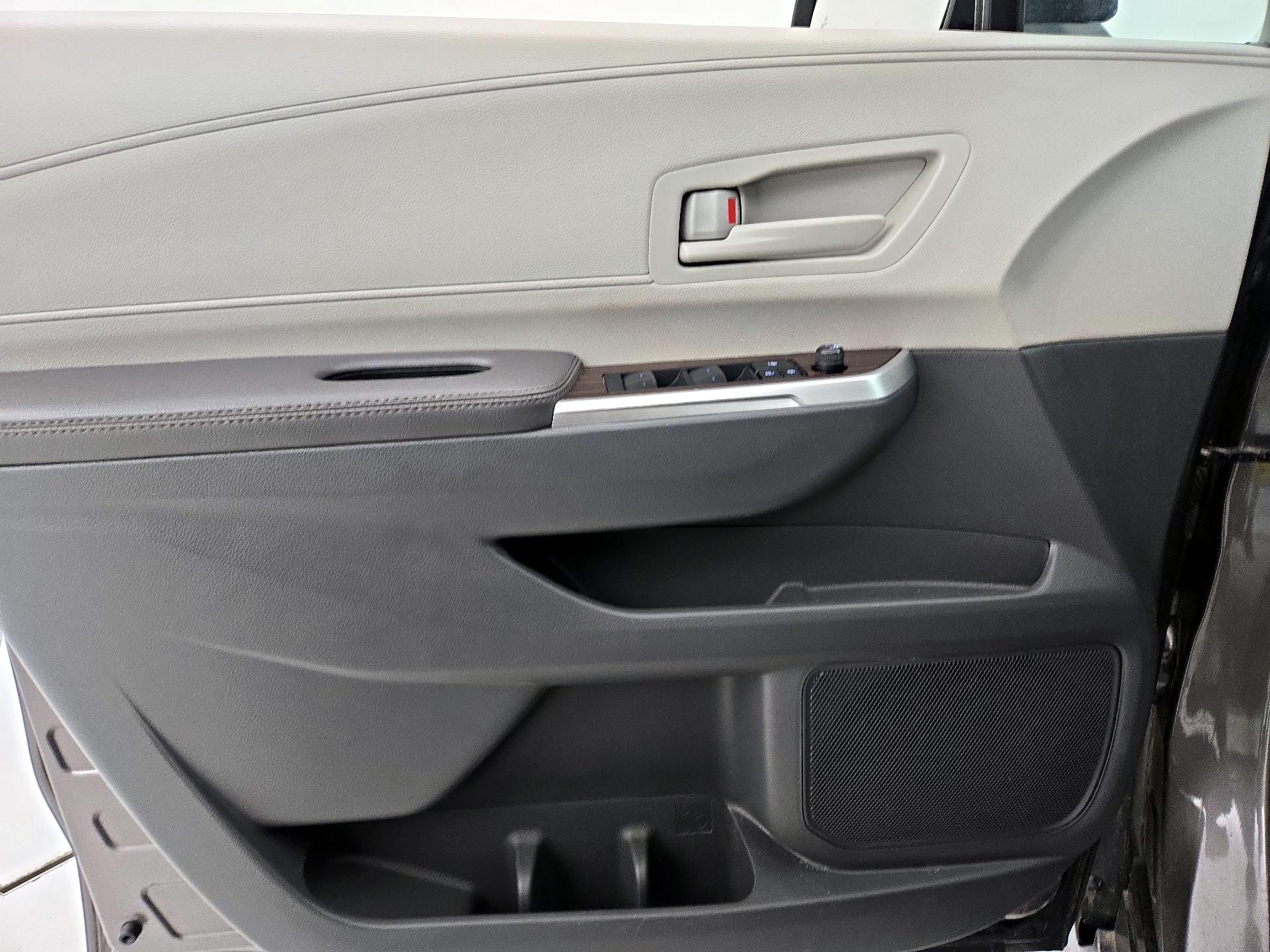 Thumbnail: 2024 Toyota Sienna - 12