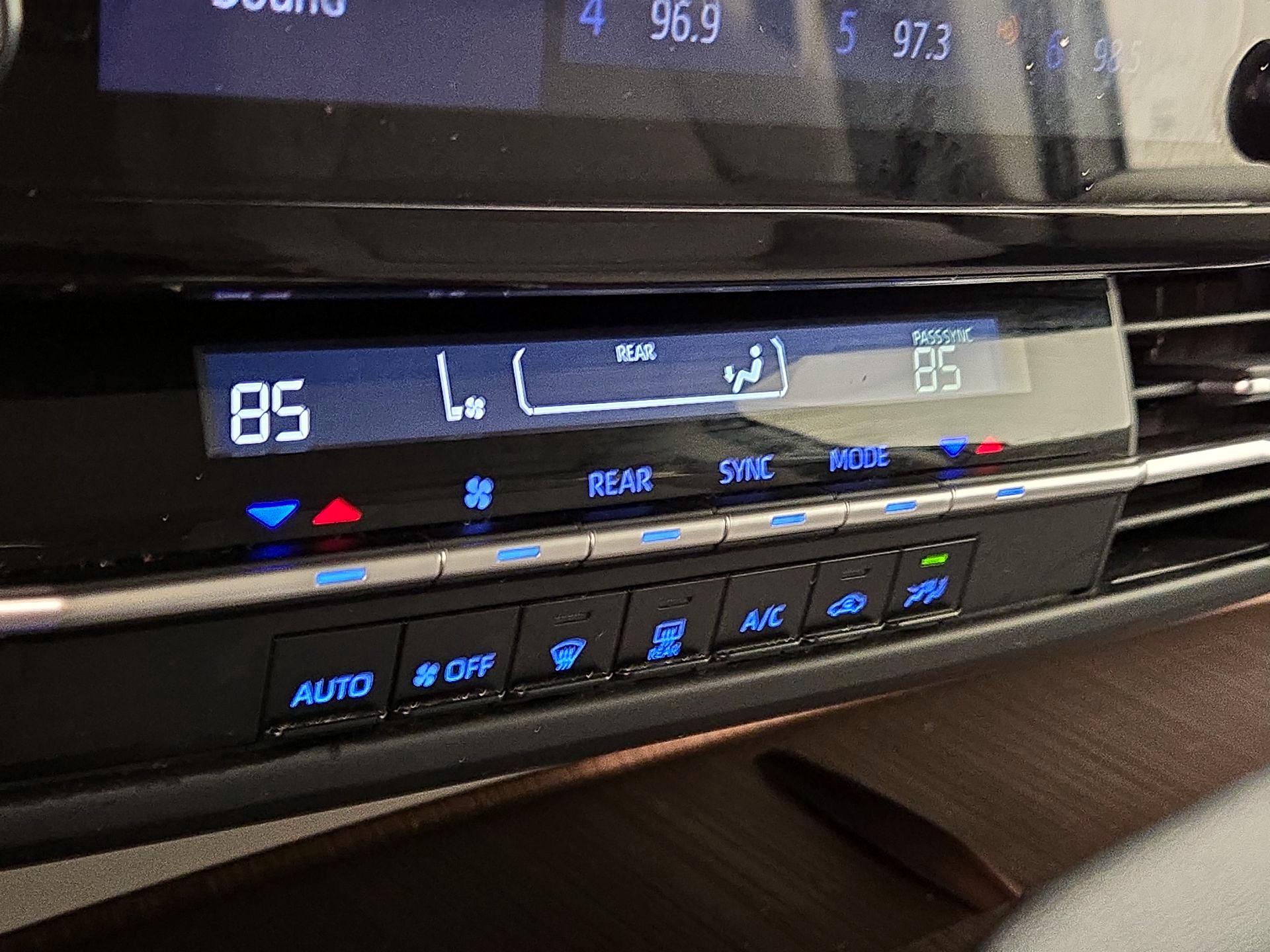 Thumbnail: 2024 Toyota Sienna - 15