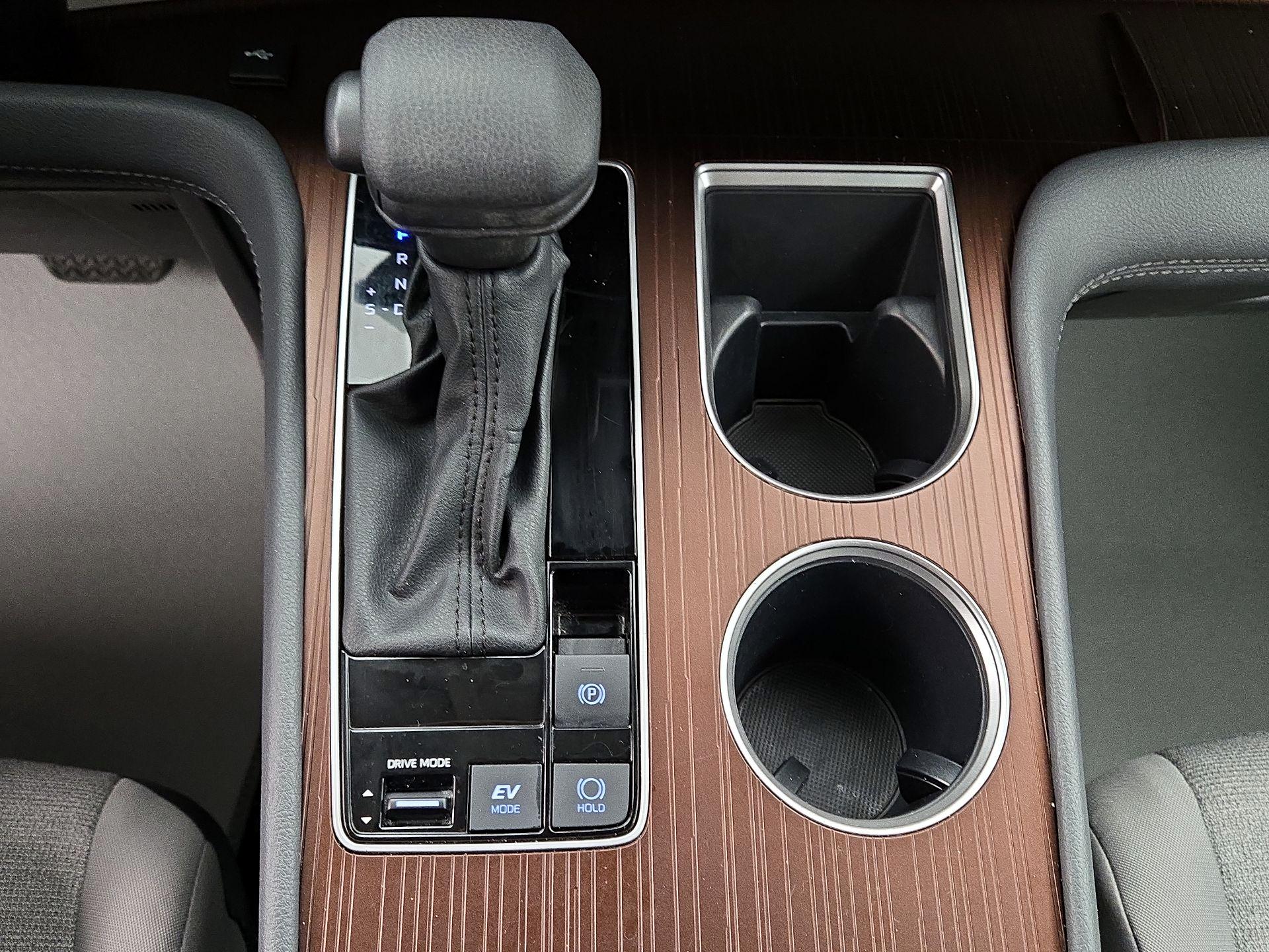 Thumbnail: 2024 Toyota Sienna - 16