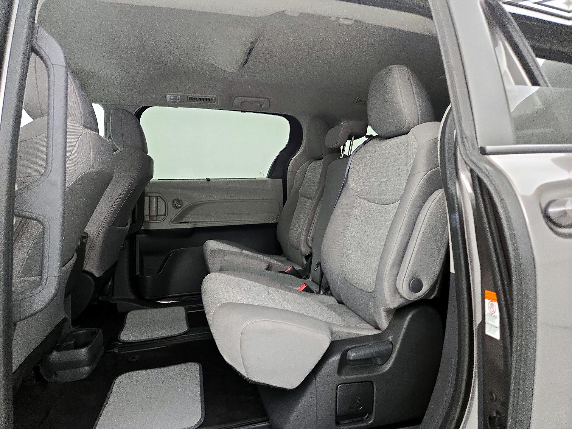 Thumbnail: 2024 Toyota Sienna - 18