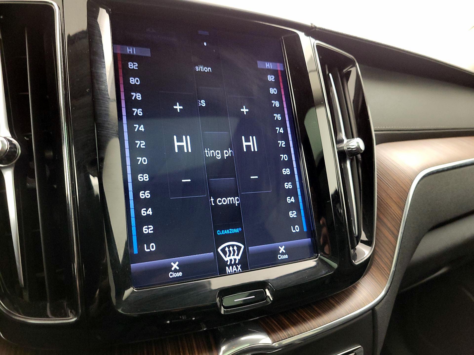 Thumbnail: 2020 Volvo XC60 - 16