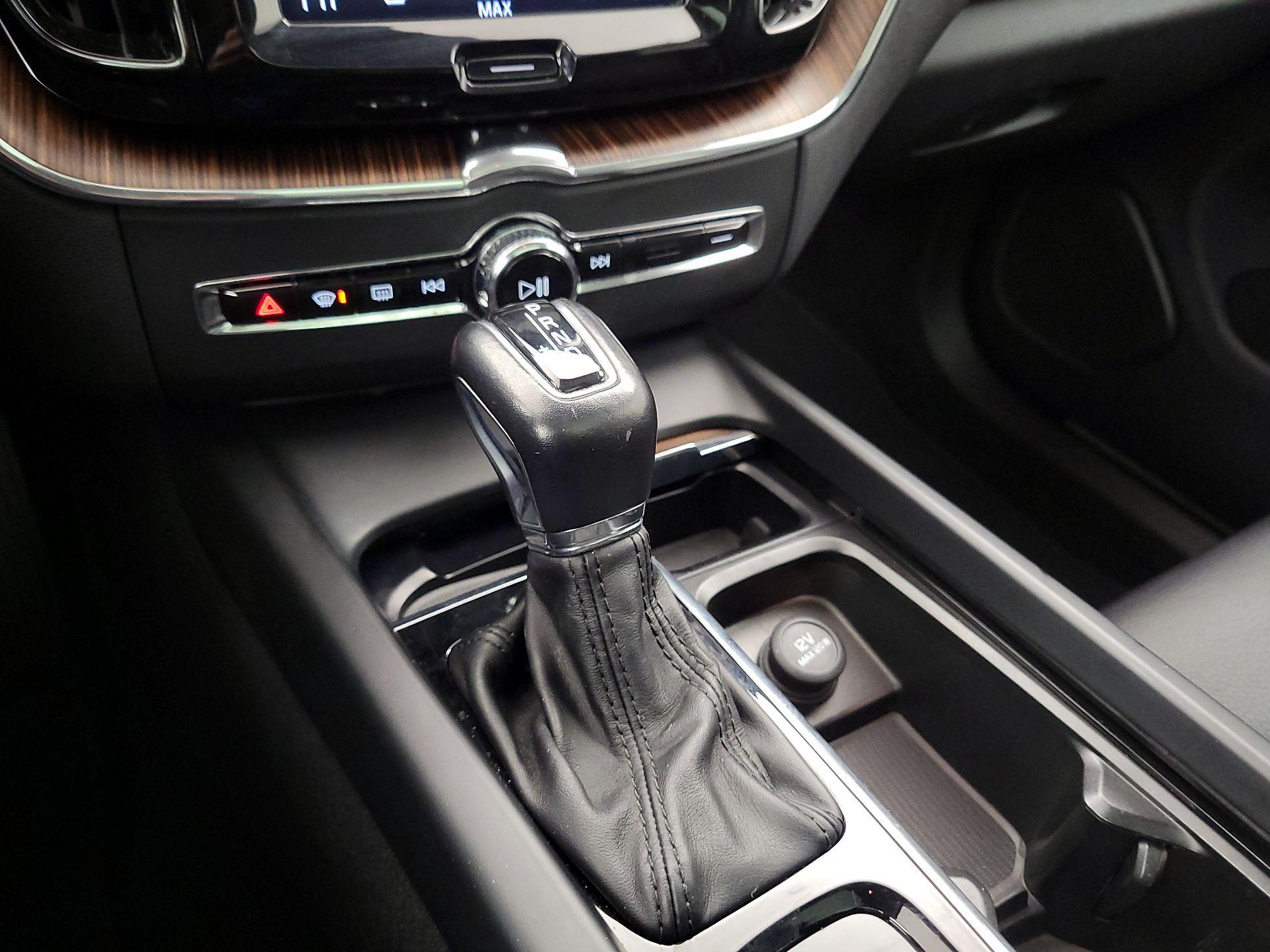 Thumbnail: 2020 Volvo XC60 - 17