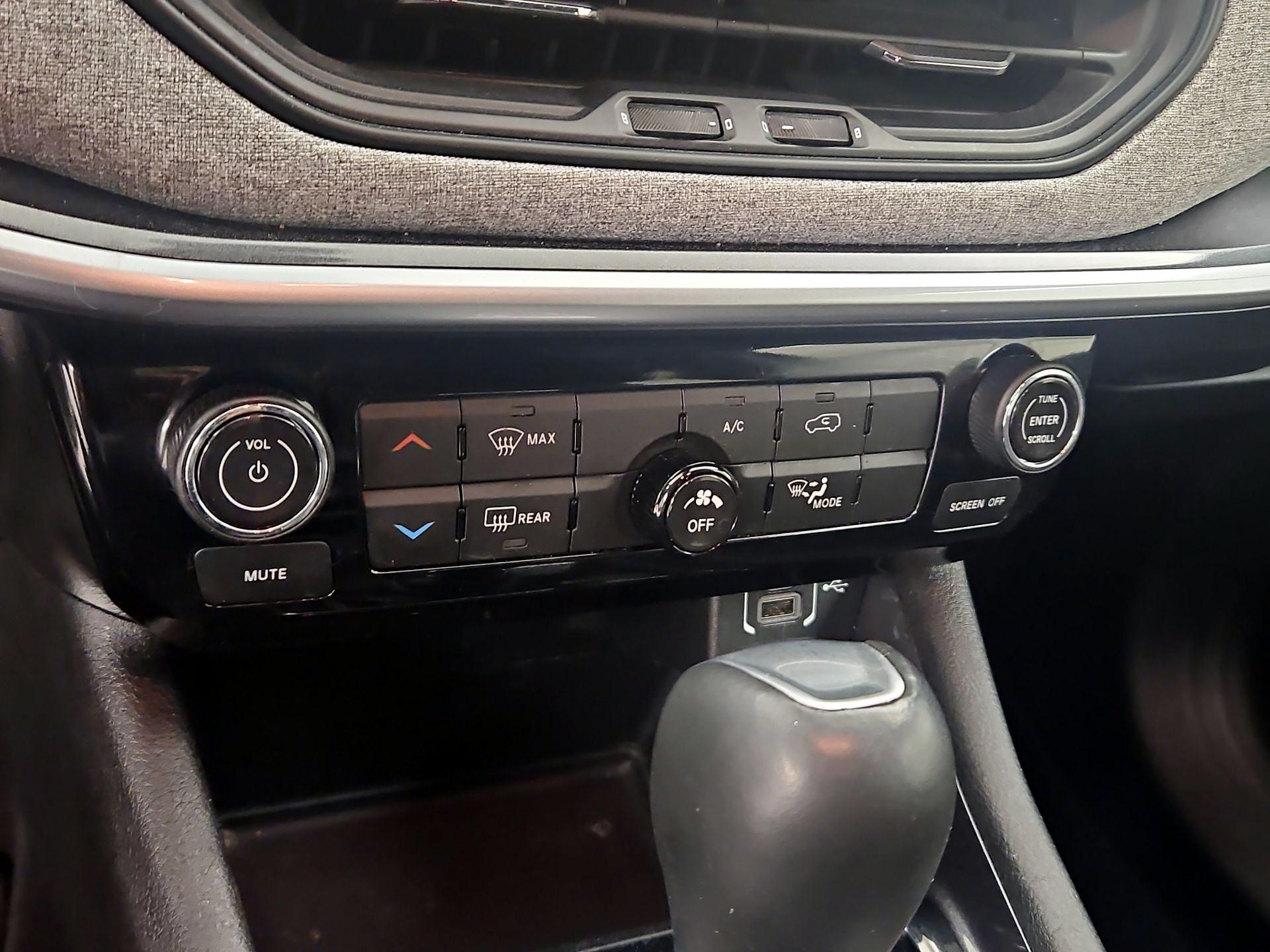 Thumbnail: 2024 Jeep Compass - 16