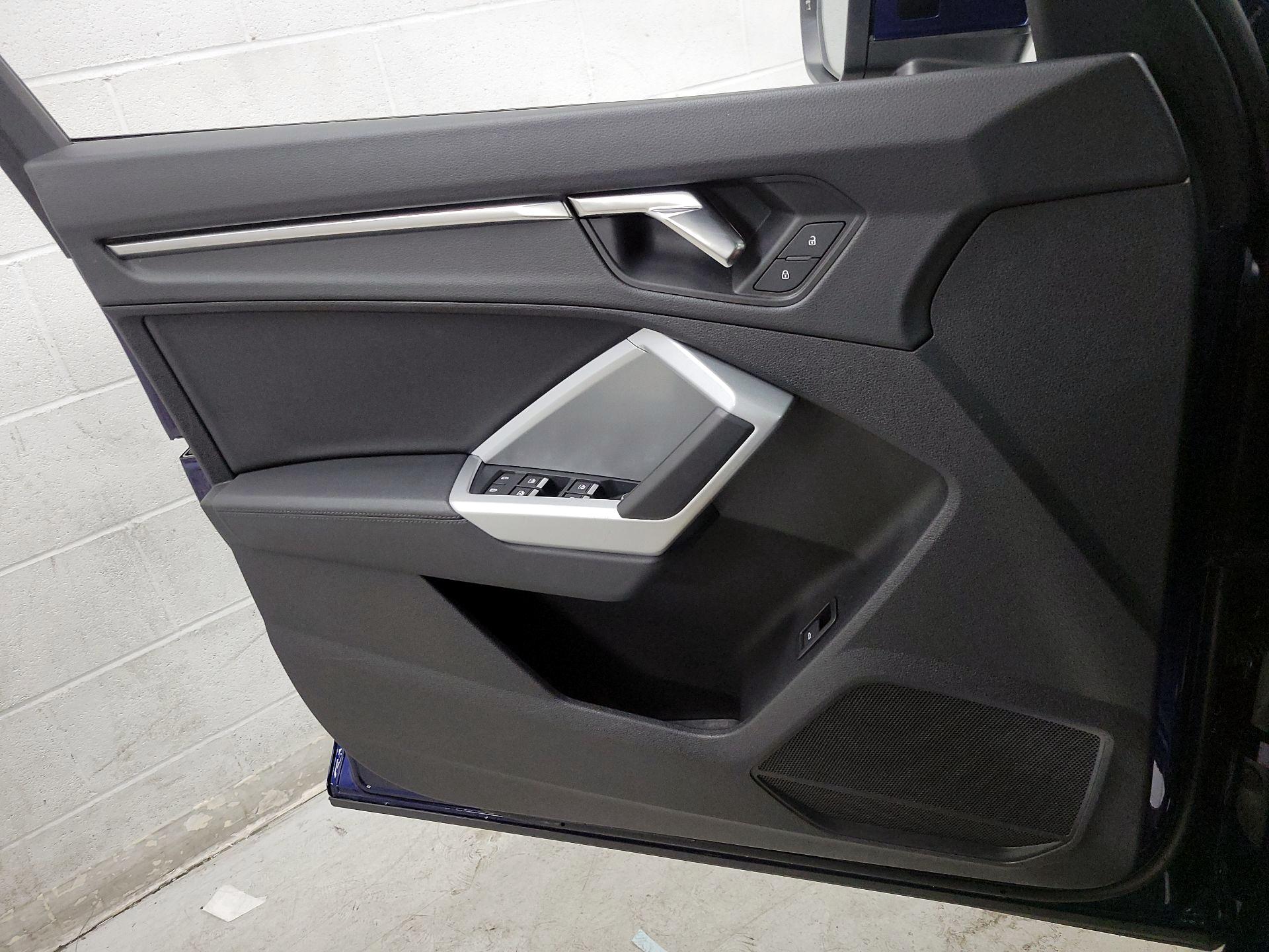 Thumbnail: 2023 Audi Q3 - 10