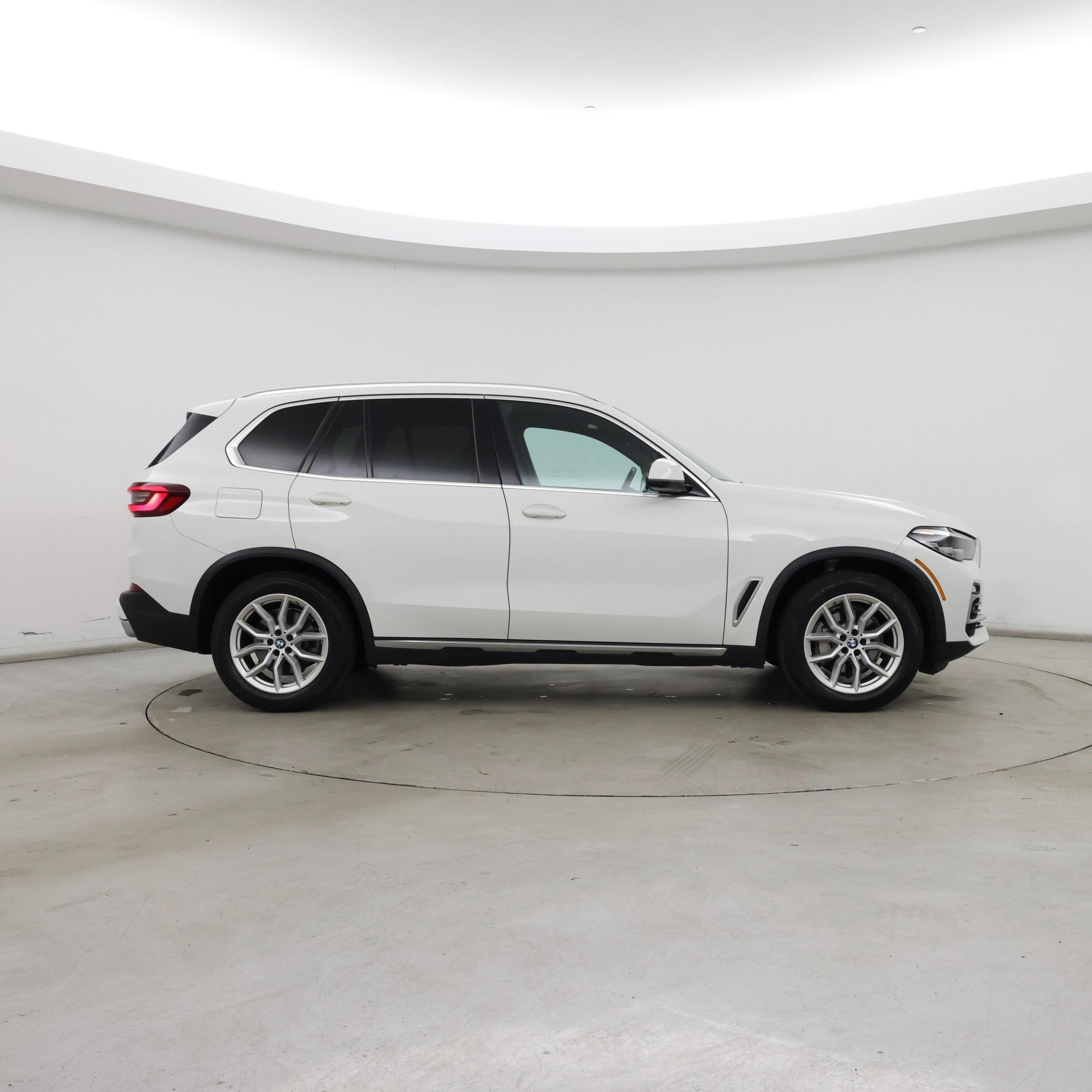 Thumbnail: 2021 BMW X5 - 7