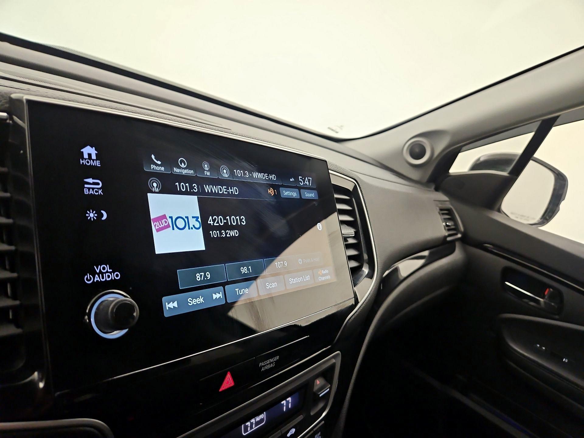 Thumbnail: 2019 Honda Pilot - 16