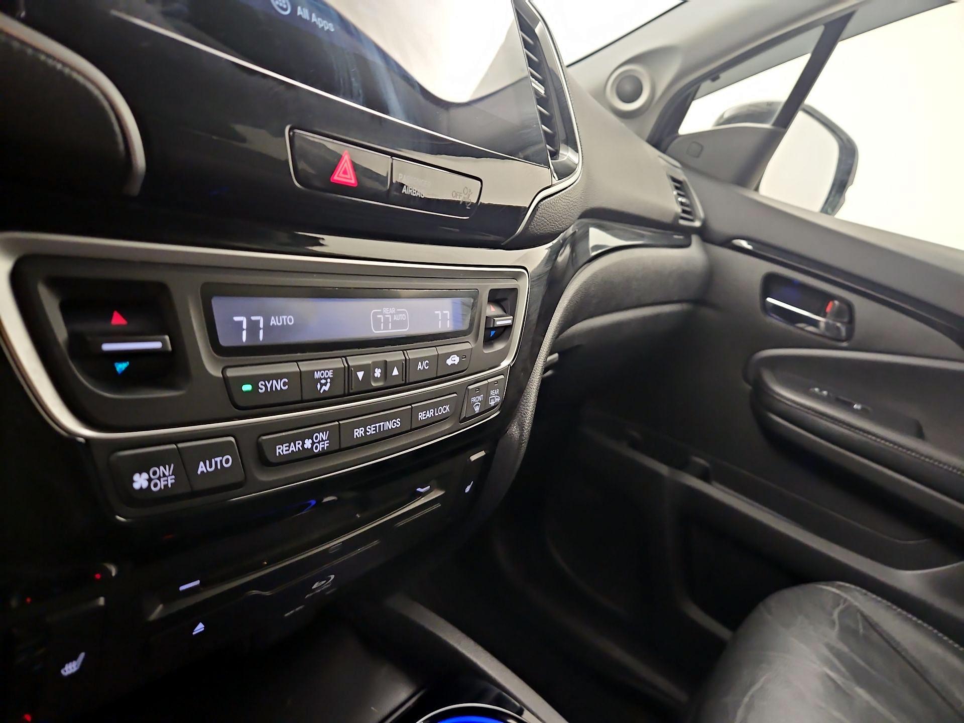 Thumbnail: 2019 Honda Pilot - 17