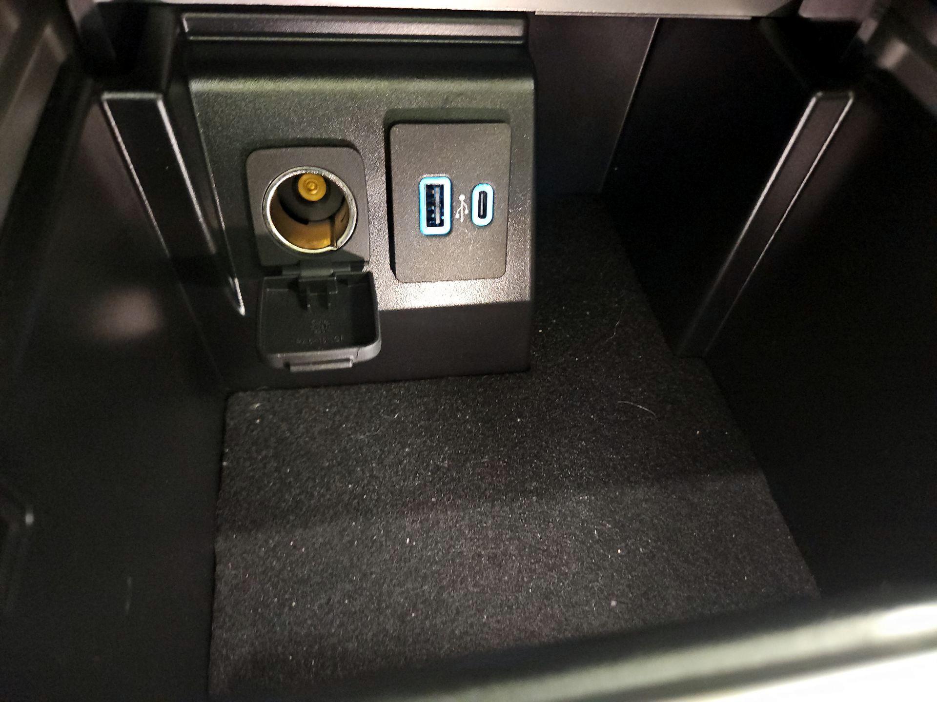 Thumbnail: 2022 Ford Explorer - 19