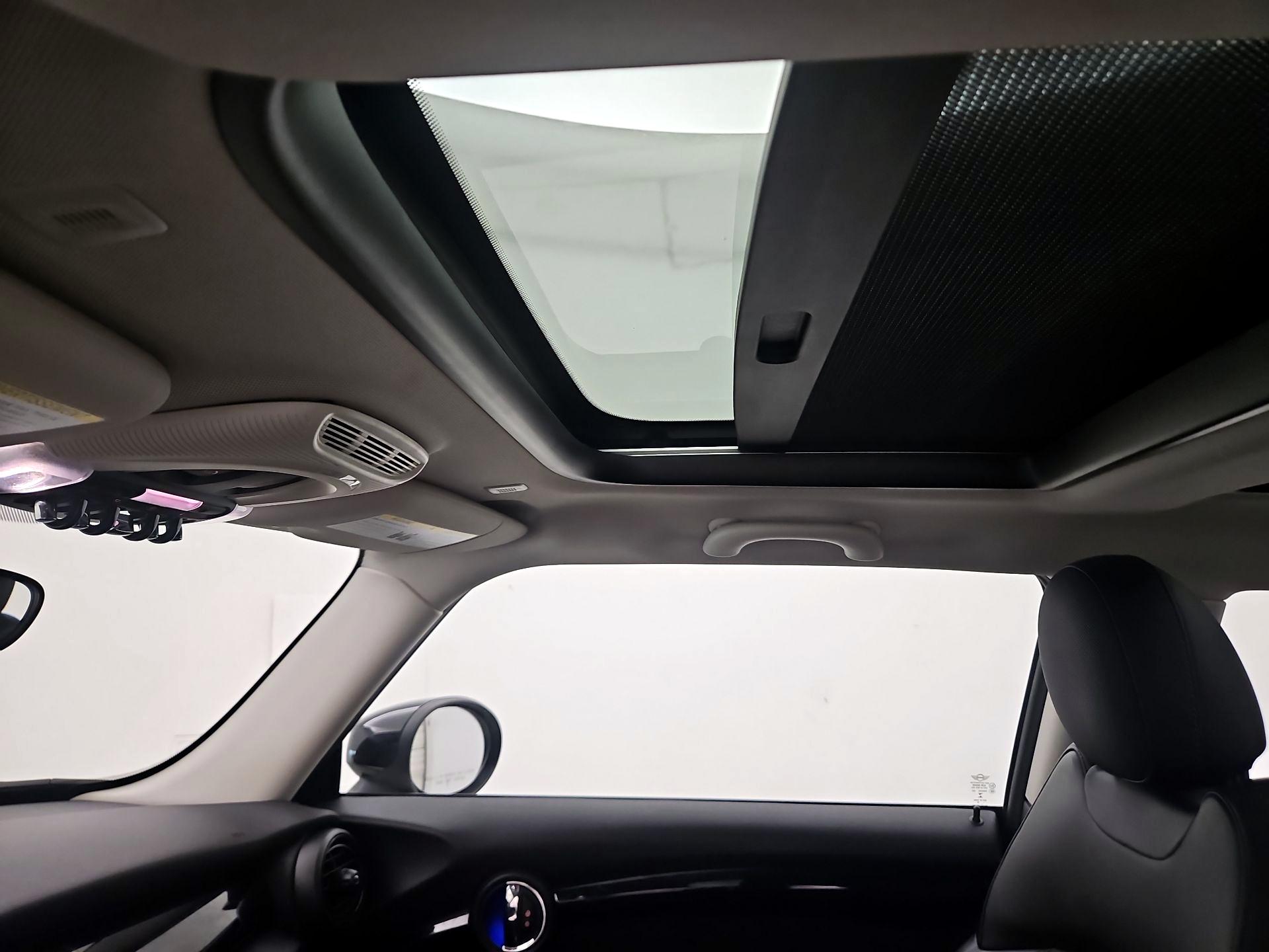 Thumbnail: 2020 MINI Cooper Hardtop - 19