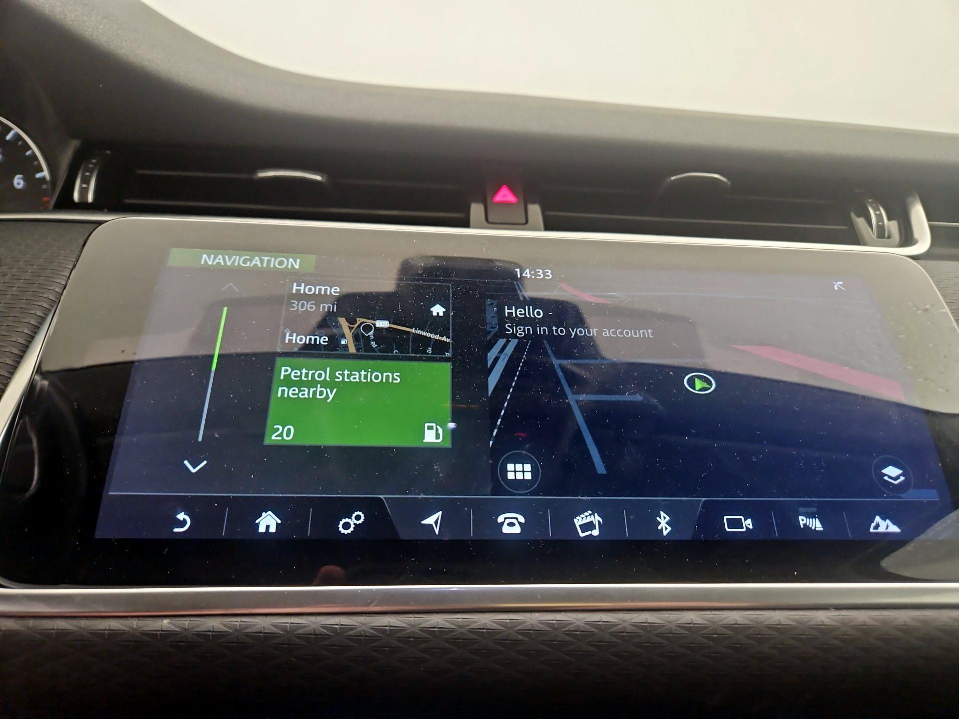 Thumbnail: 2020 Land Rover Range Rover Evoque - 14