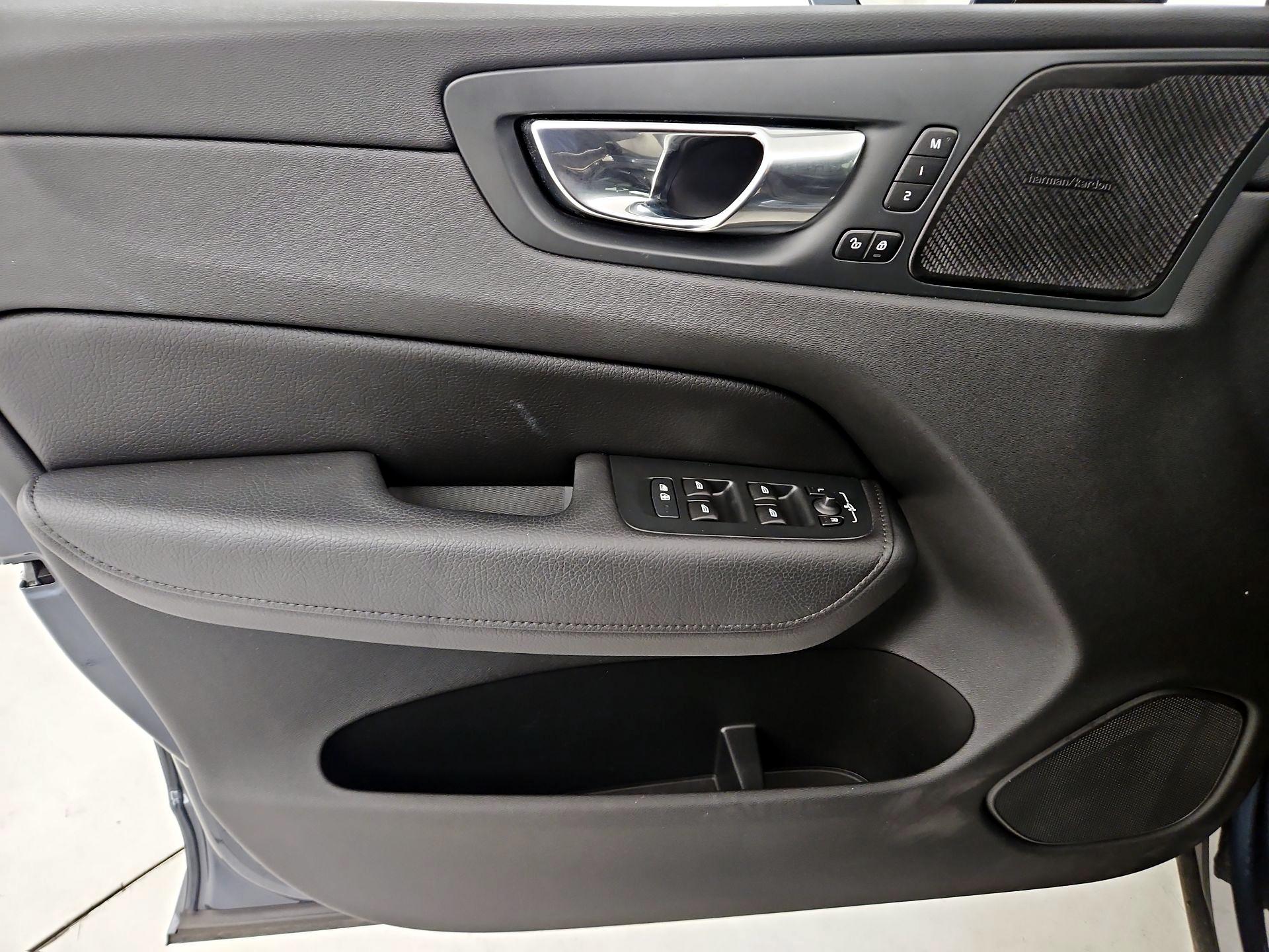 Thumbnail: 2020 Volvo XC60 - 12