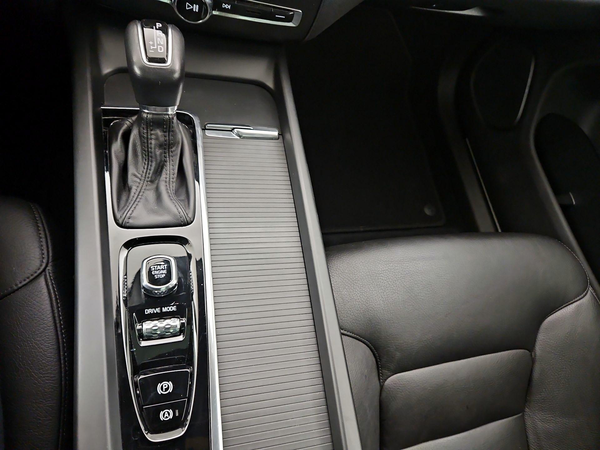 Thumbnail: 2020 Volvo XC60 - 18