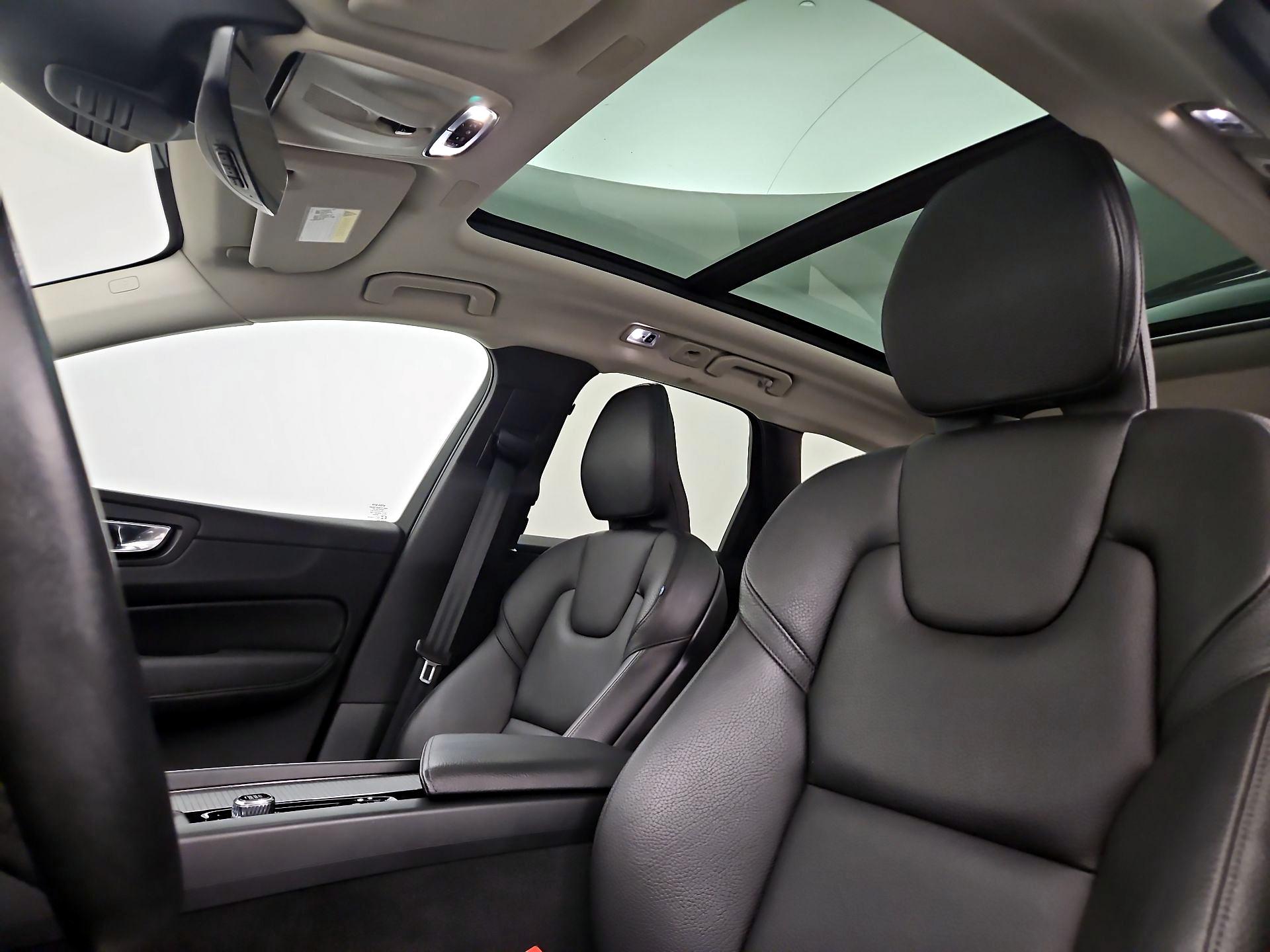 Thumbnail: 2020 Volvo XC60 - 20