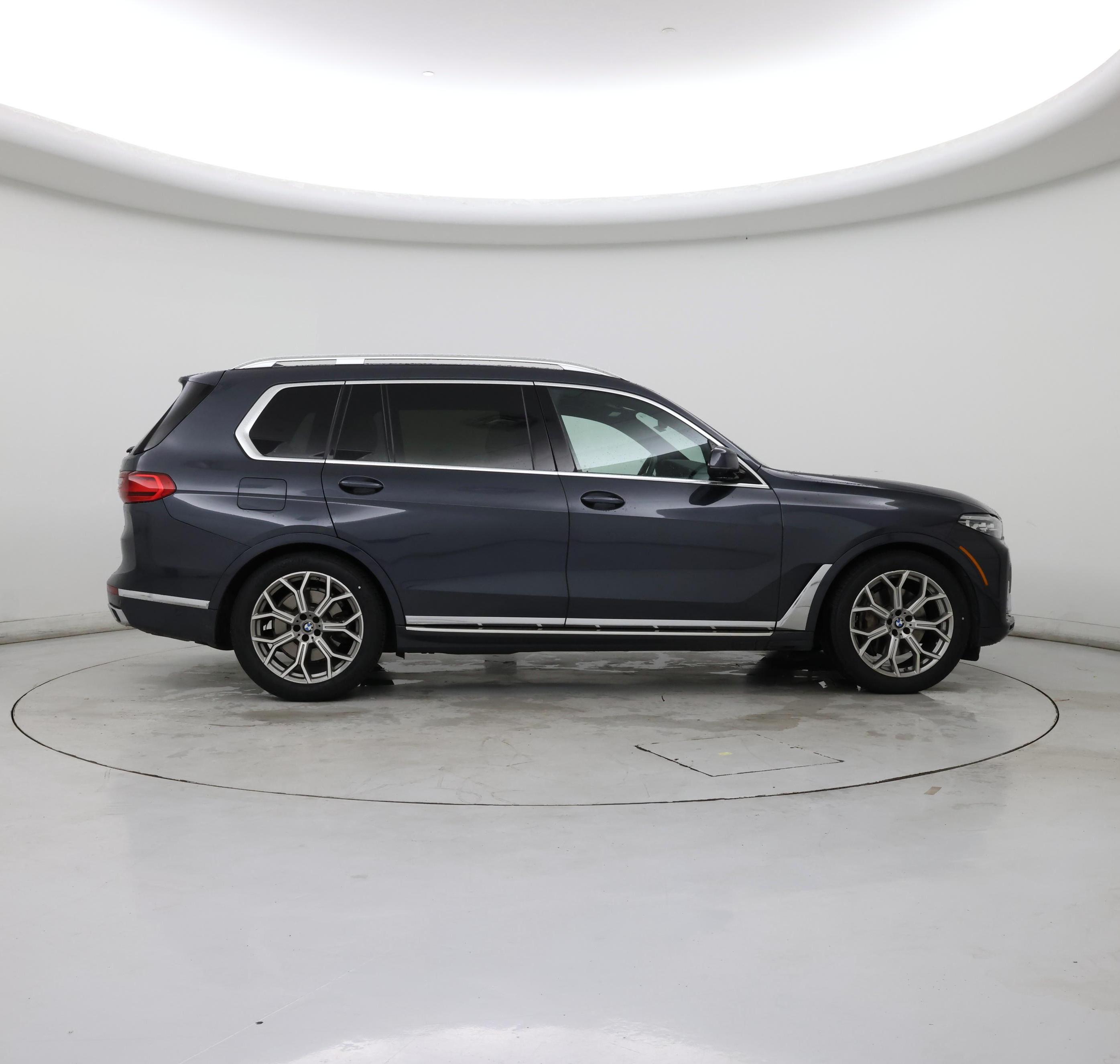 Thumbnail: 2021 BMW X7 - 7