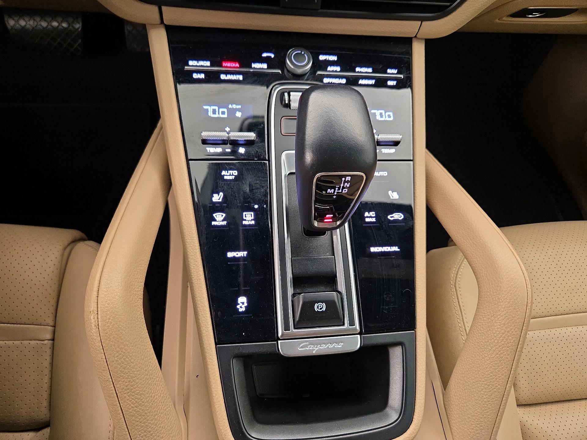 Thumbnail: 2022 Porsche Cayenne - 18