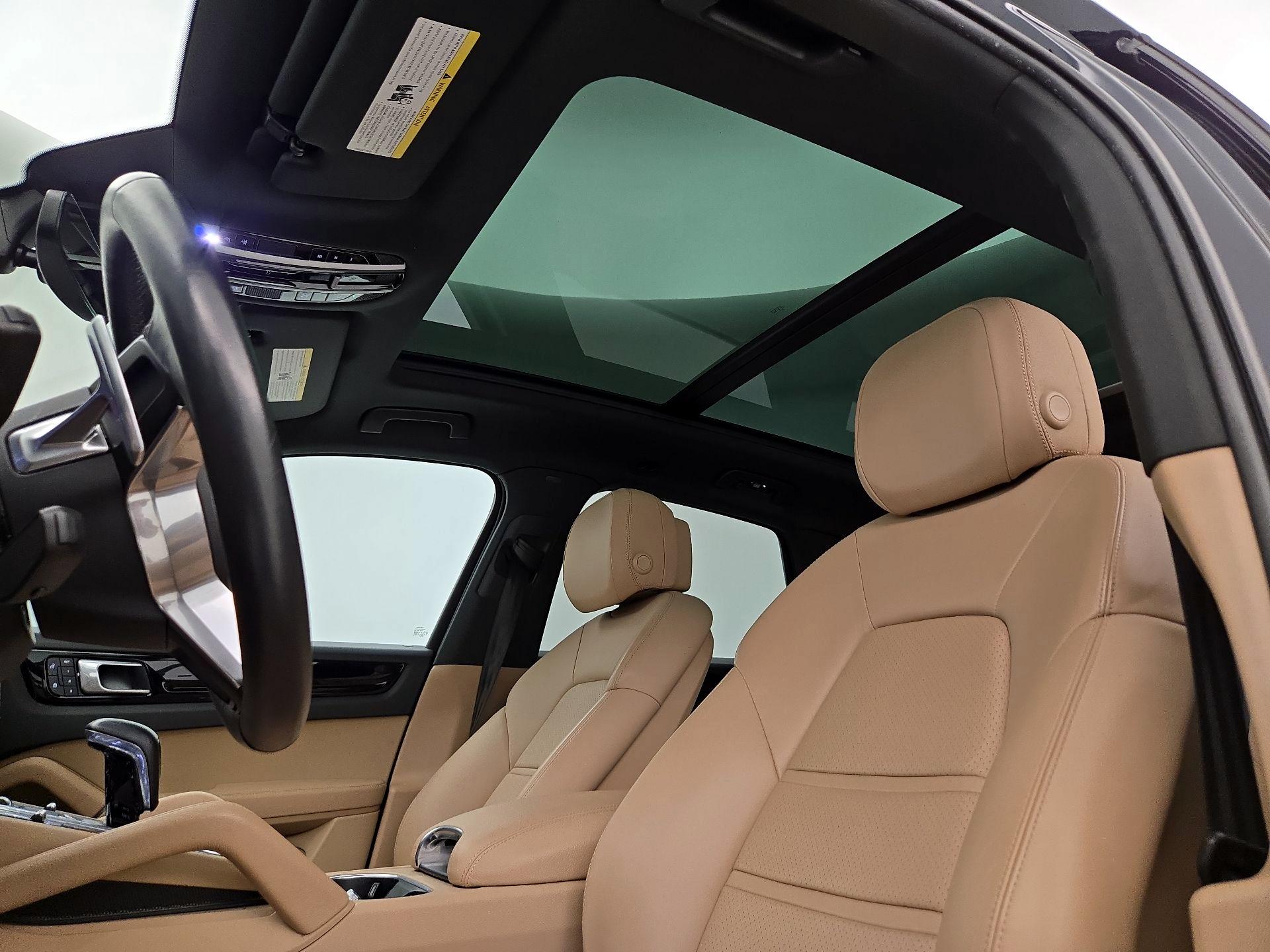 Thumbnail: 2022 Porsche Cayenne - 20