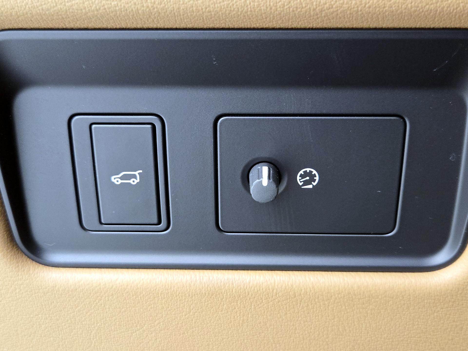 Thumbnail: 2023 Jaguar F-Pace - 13