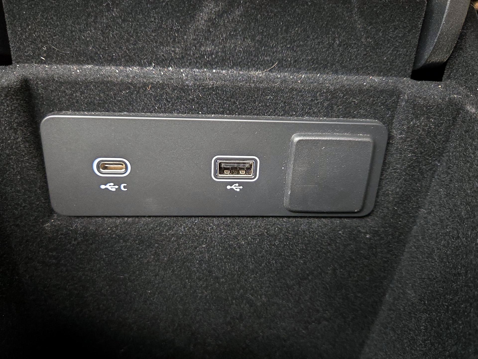 Thumbnail: 2023 Jaguar F-Pace - 19