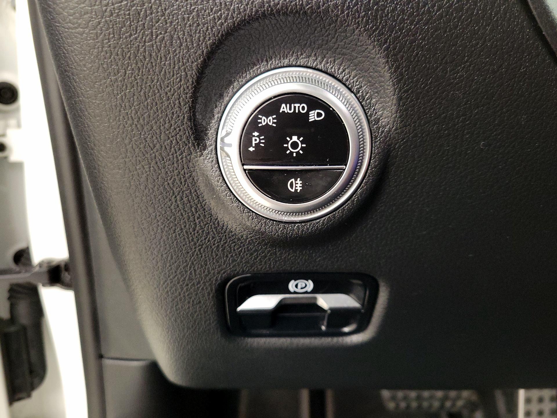 Thumbnail: 2022 Mercedes-Benz C-Class - 13