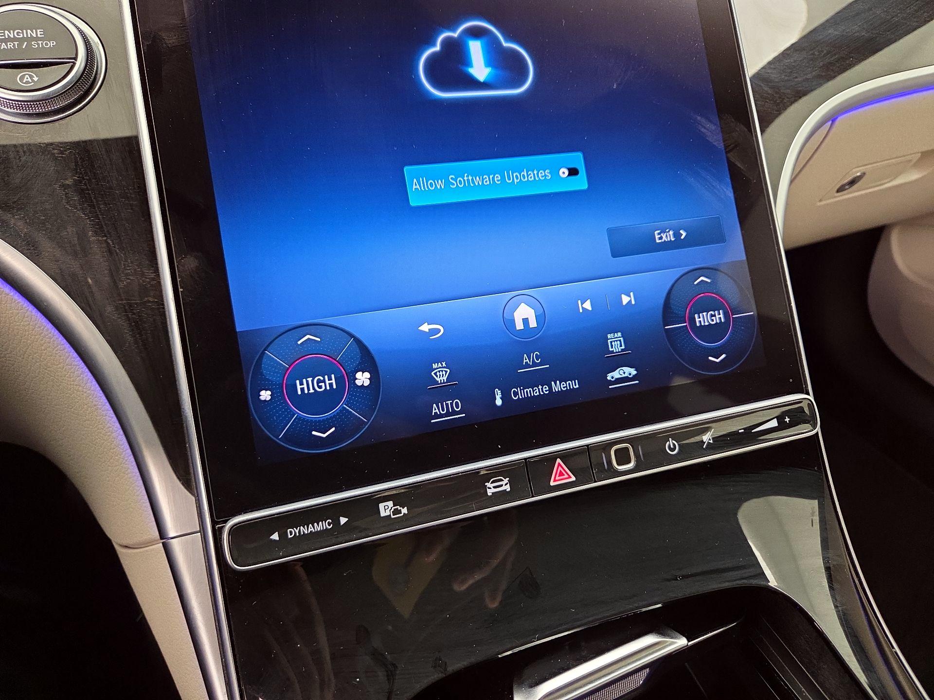 Thumbnail: 2023 Mercedes-Benz C-Class - 17