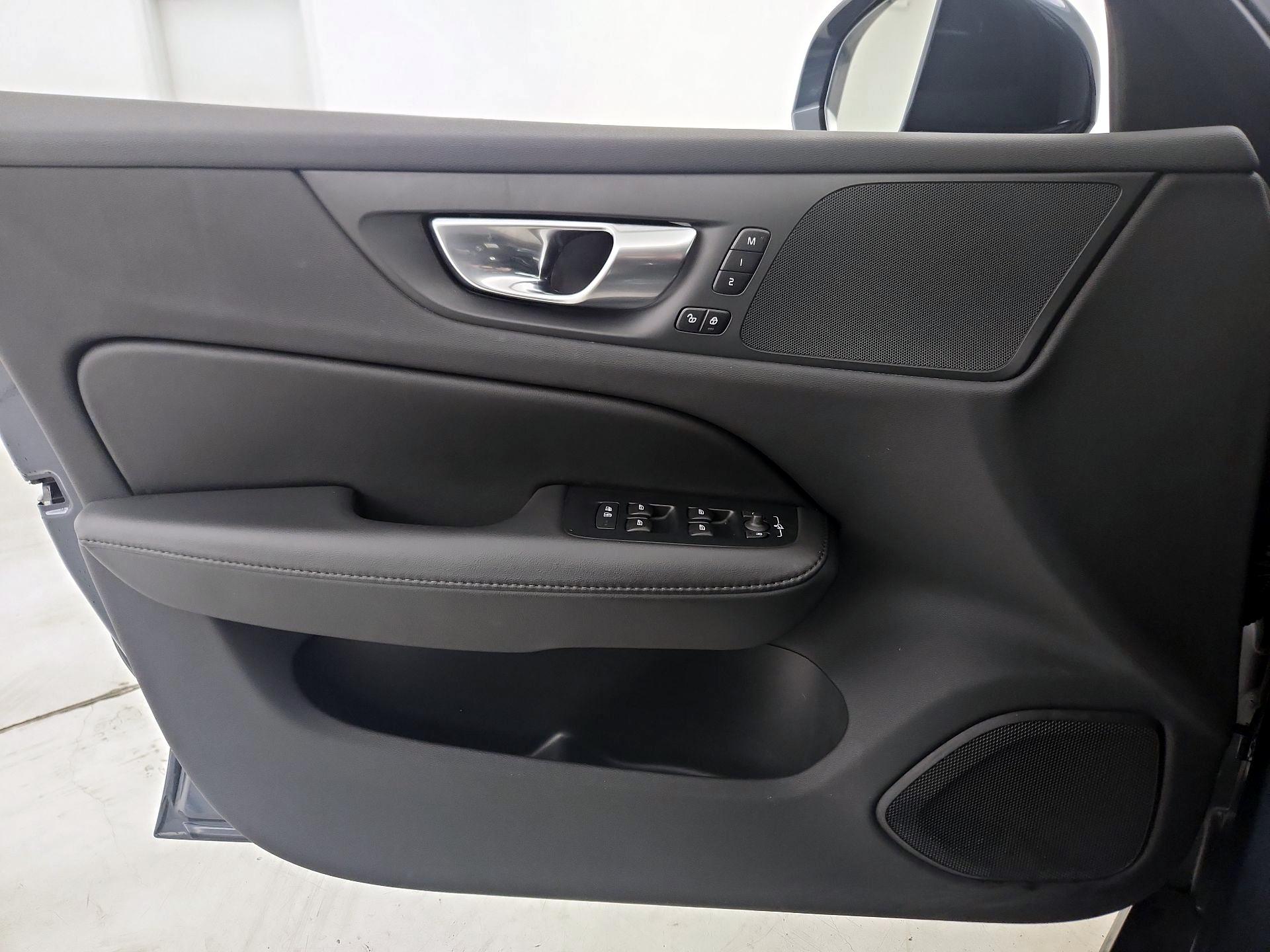 Thumbnail: 2025 Volvo S60 - 12