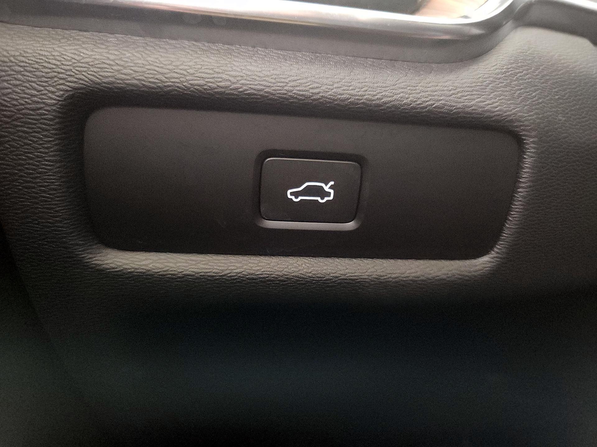 Thumbnail: 2025 Volvo S60 - 13